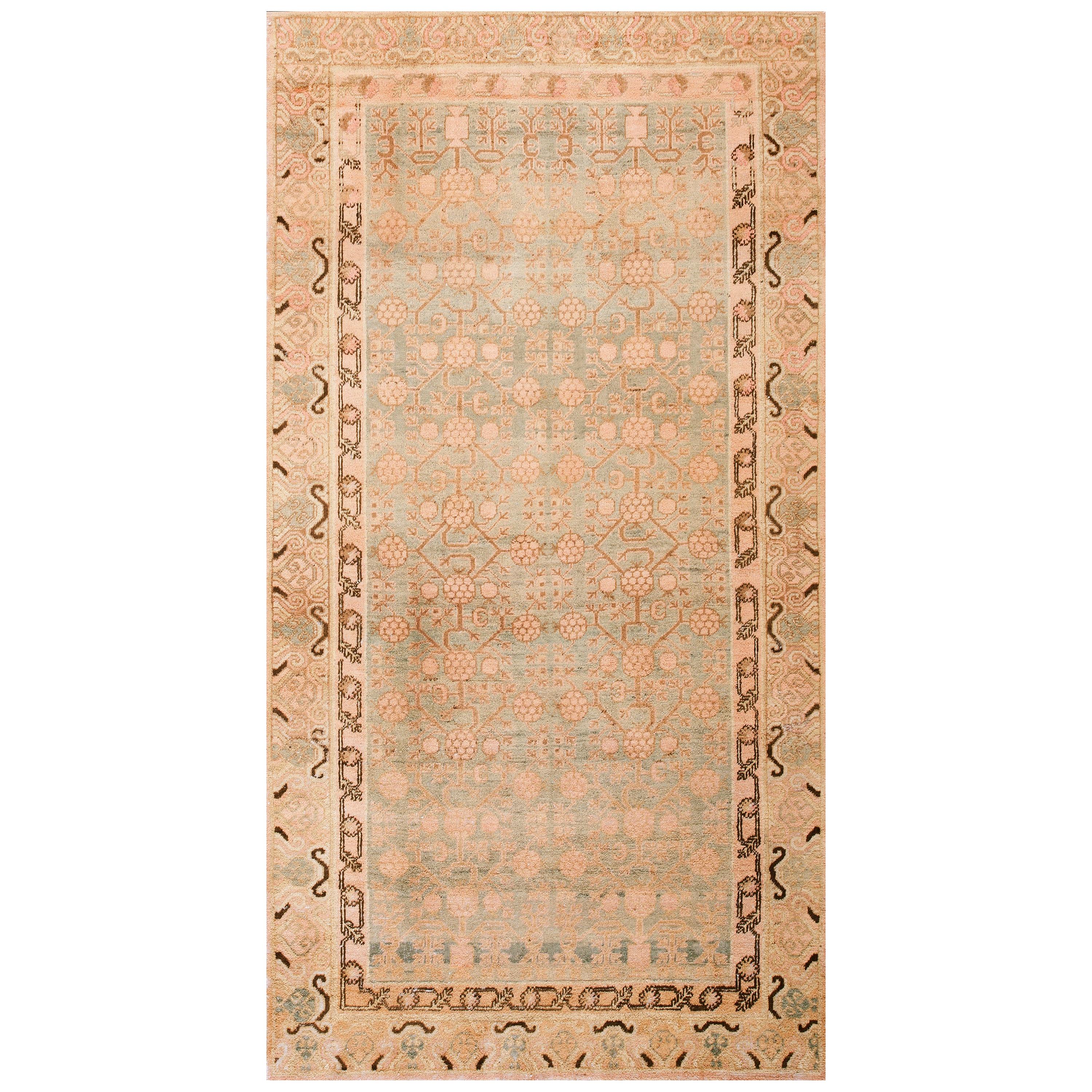 Early 20th Century Central Asian Chinese Khotan Carpet (5'6" x 10'6" -168 x 320) For Sale