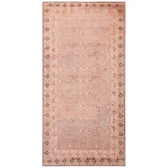Zentralasiatischer Khotan-Teppich des frühen 20. Jahrhunderts ( 5'8" x 11' - 172 x 335 cm)