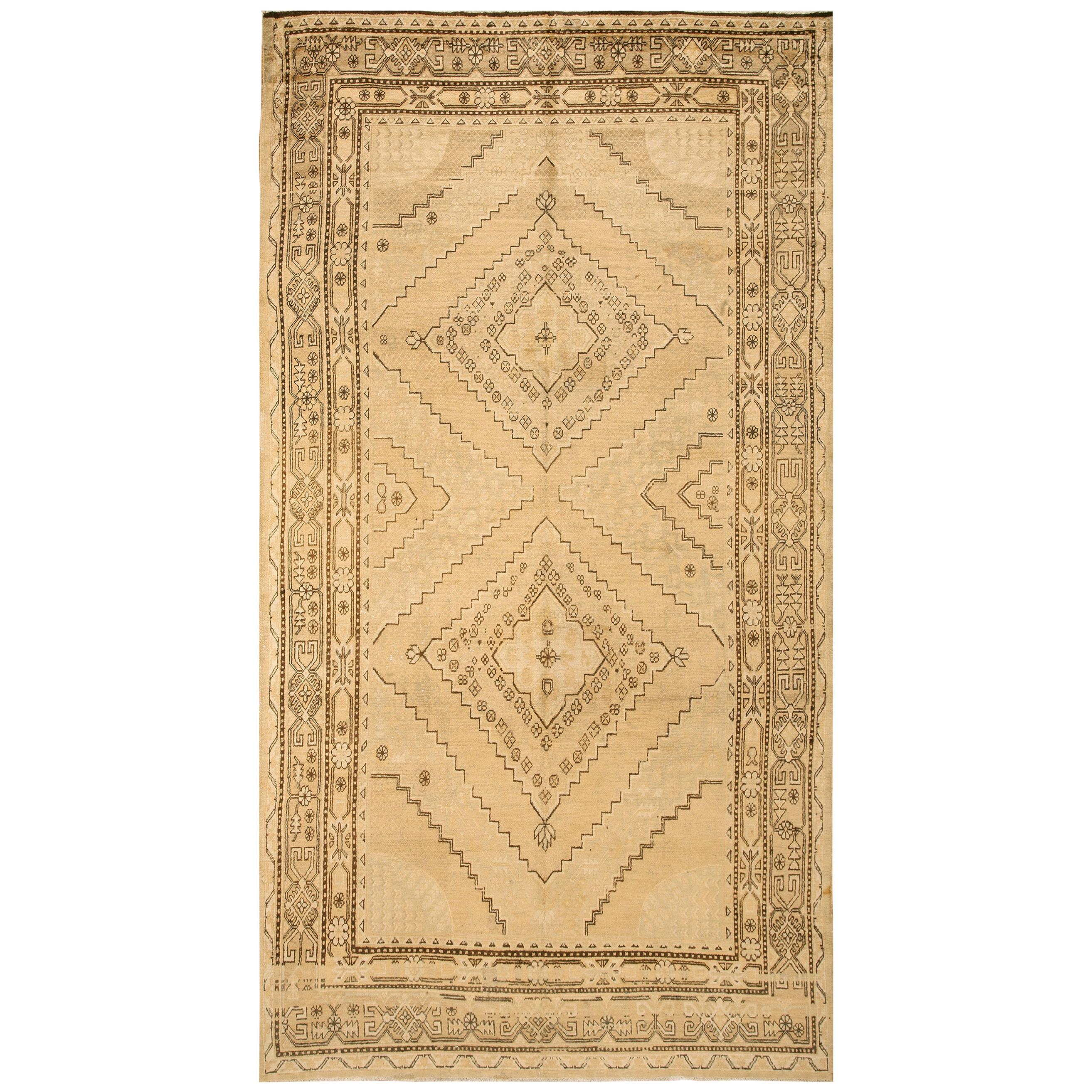 Early 20th Century Central Asian Khotan Carpet ( 6'4" x 12' - 193 x 365 ) For Sale