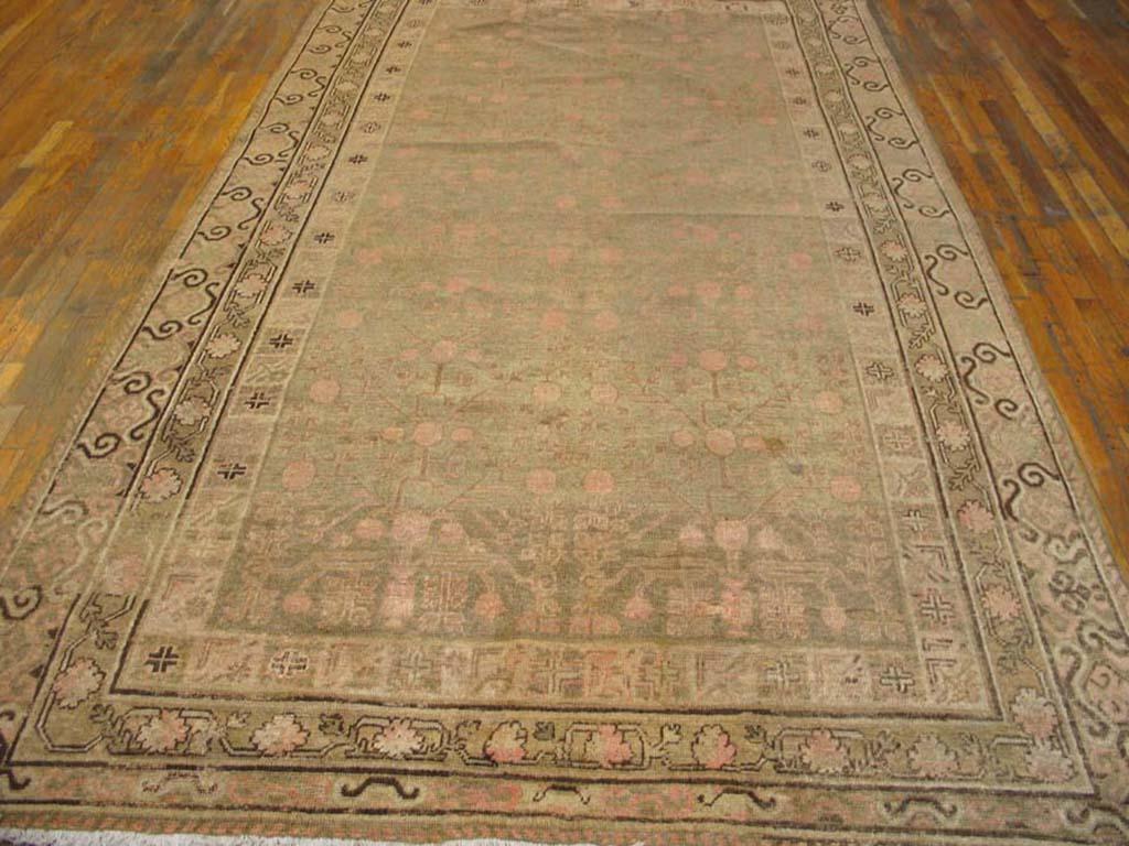Tapis Khotan d'Asie centrale du début du XXe siècle (6''6x11''10 - 198x360) Bon état - En vente à New York, NY