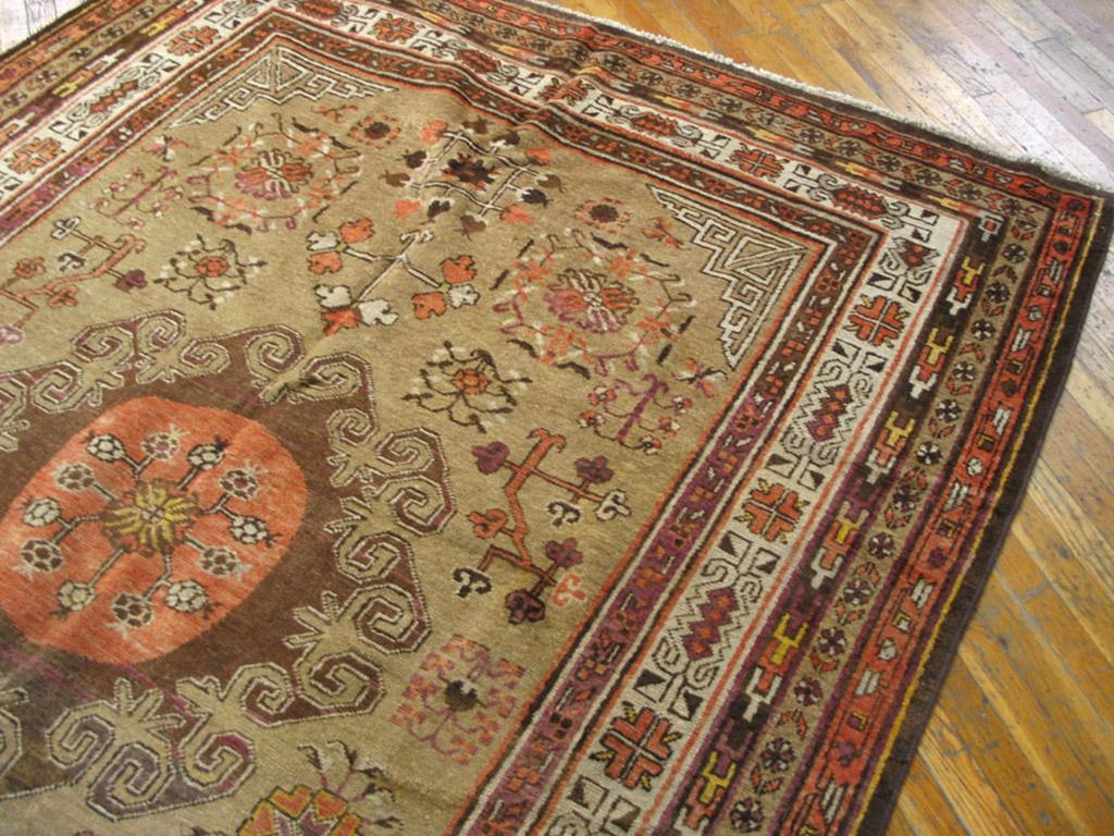 Late 19th Century Central Asian Khotan Carpet ( 6'9