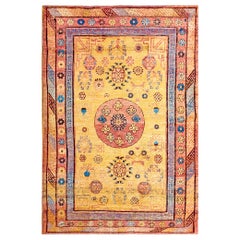 Alfombra china Khotan de Asia Central de principios del siglo XIX (4'10" x 7' - 147 x 213 )