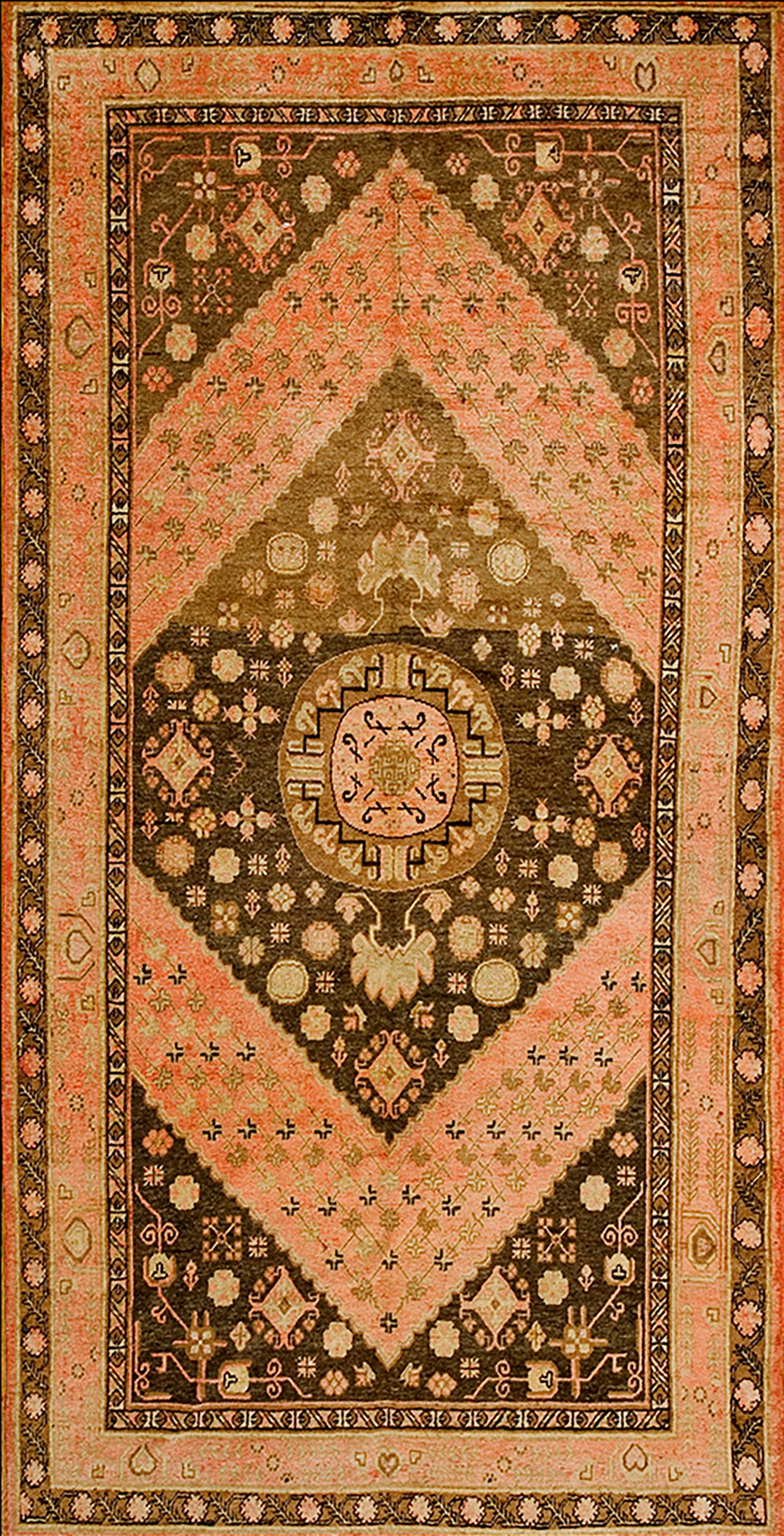 Early 20th Century Central Asian Khotan Carpet ( 5'6" x 10' - 168 x 305 ) For Sale