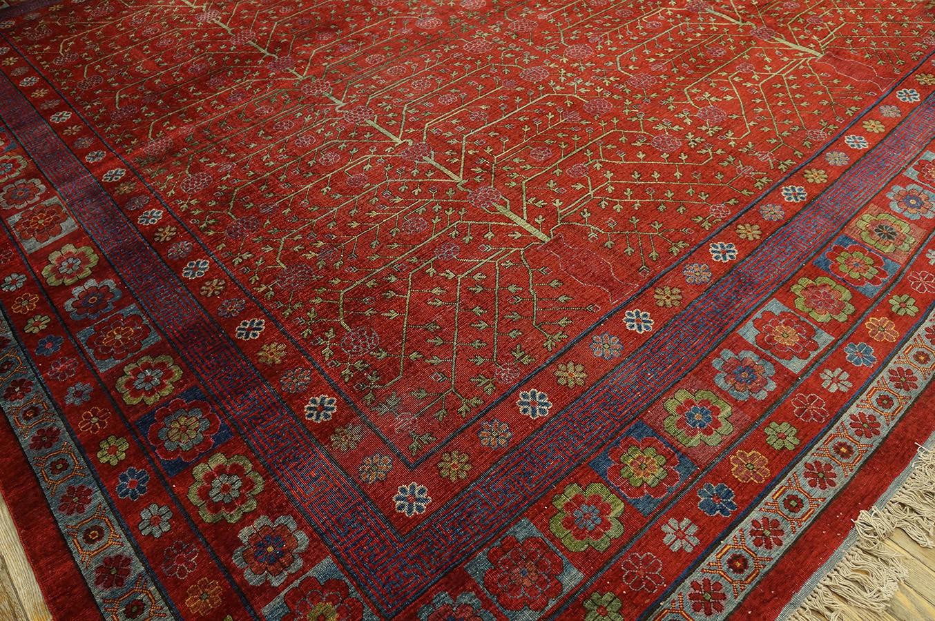 Early 19th Century Central Asian Chinese Khotan Silk Carpet In Good Condition For Sale In New York, NY
