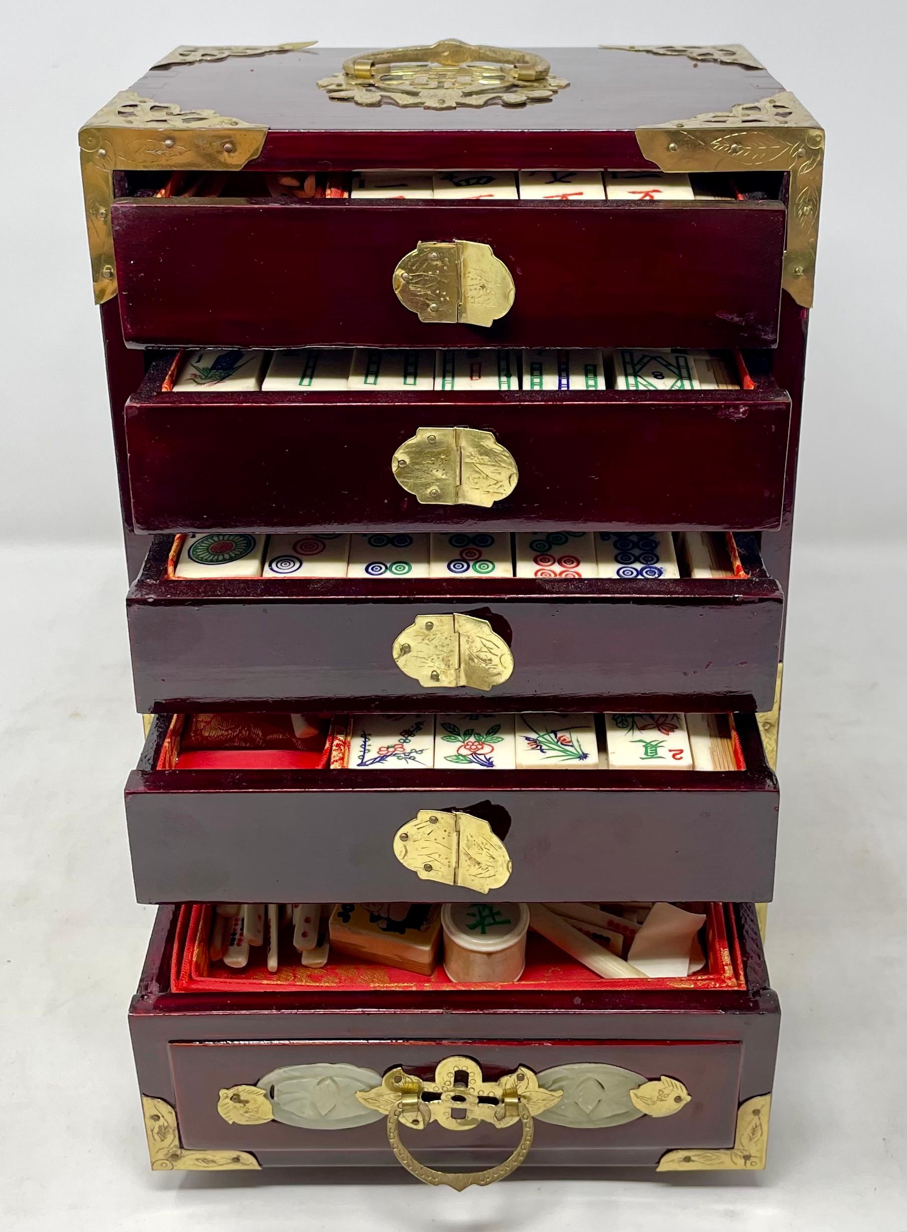 Set de mahjong chinois ancien.