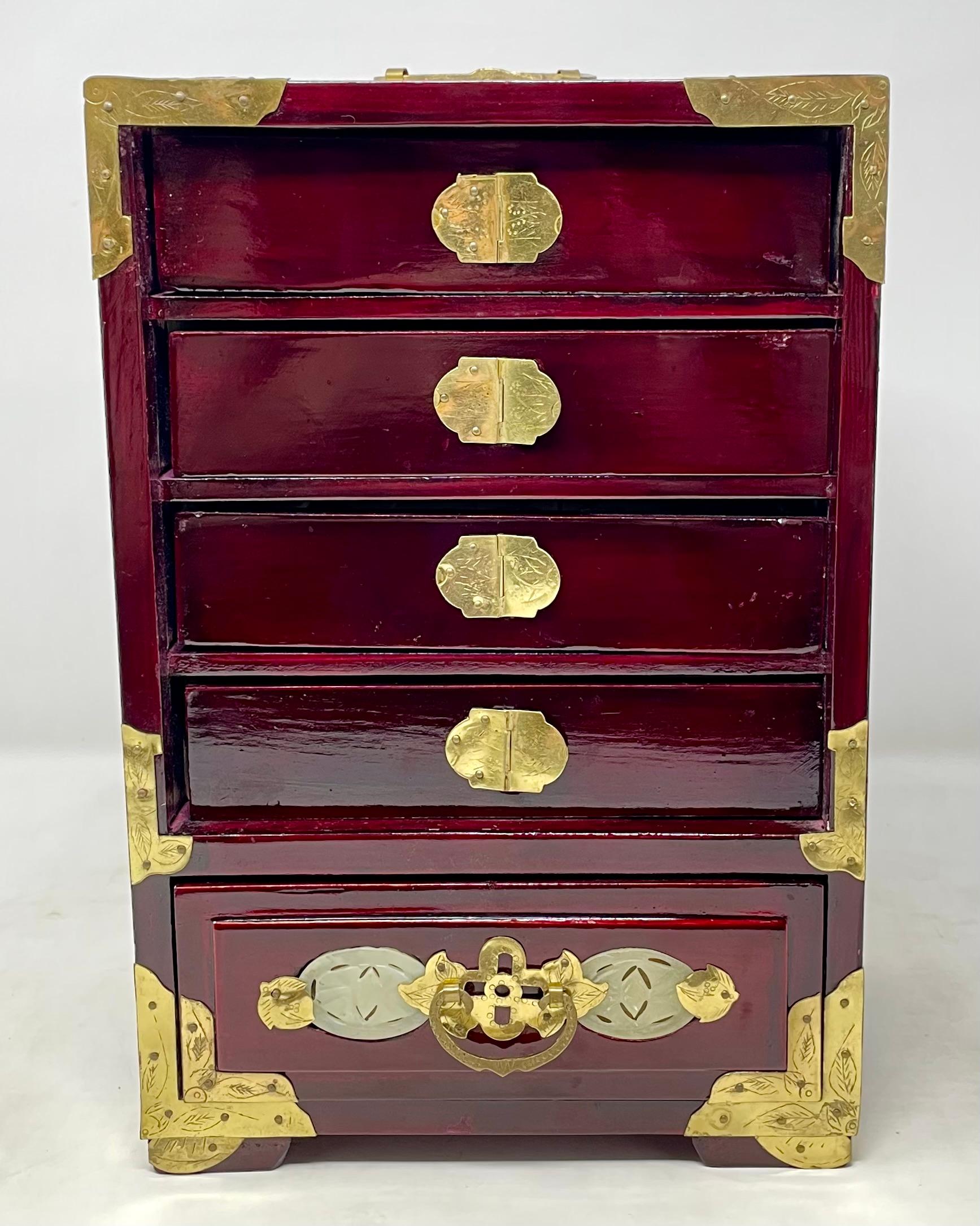 Chinois Jeu de Mahjong ancien en laque de Chine, Circa 1920. en vente