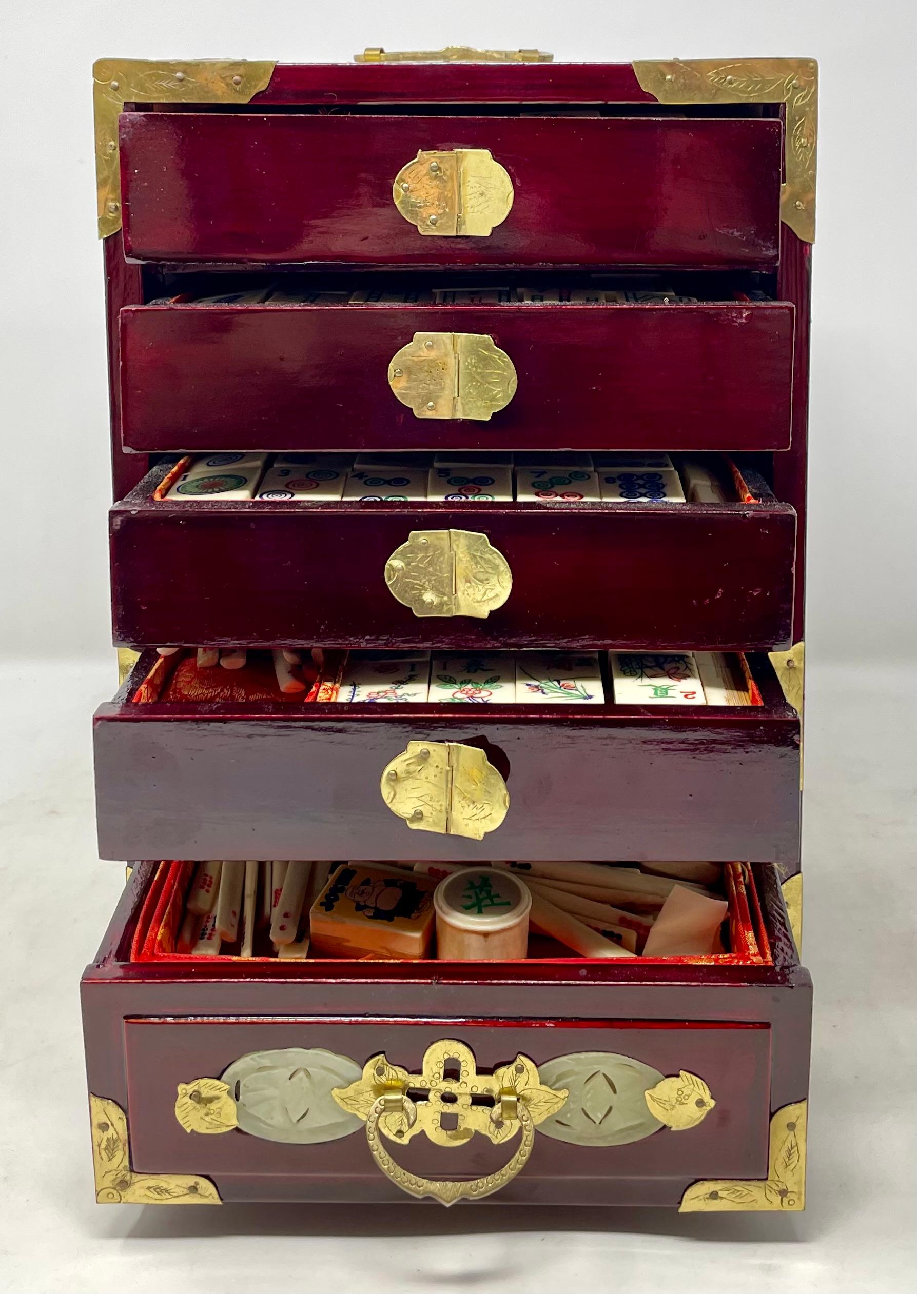Jeu de Mahjong ancien en laque de Chine, Circa 1920. Bon état - En vente à New Orleans, LA