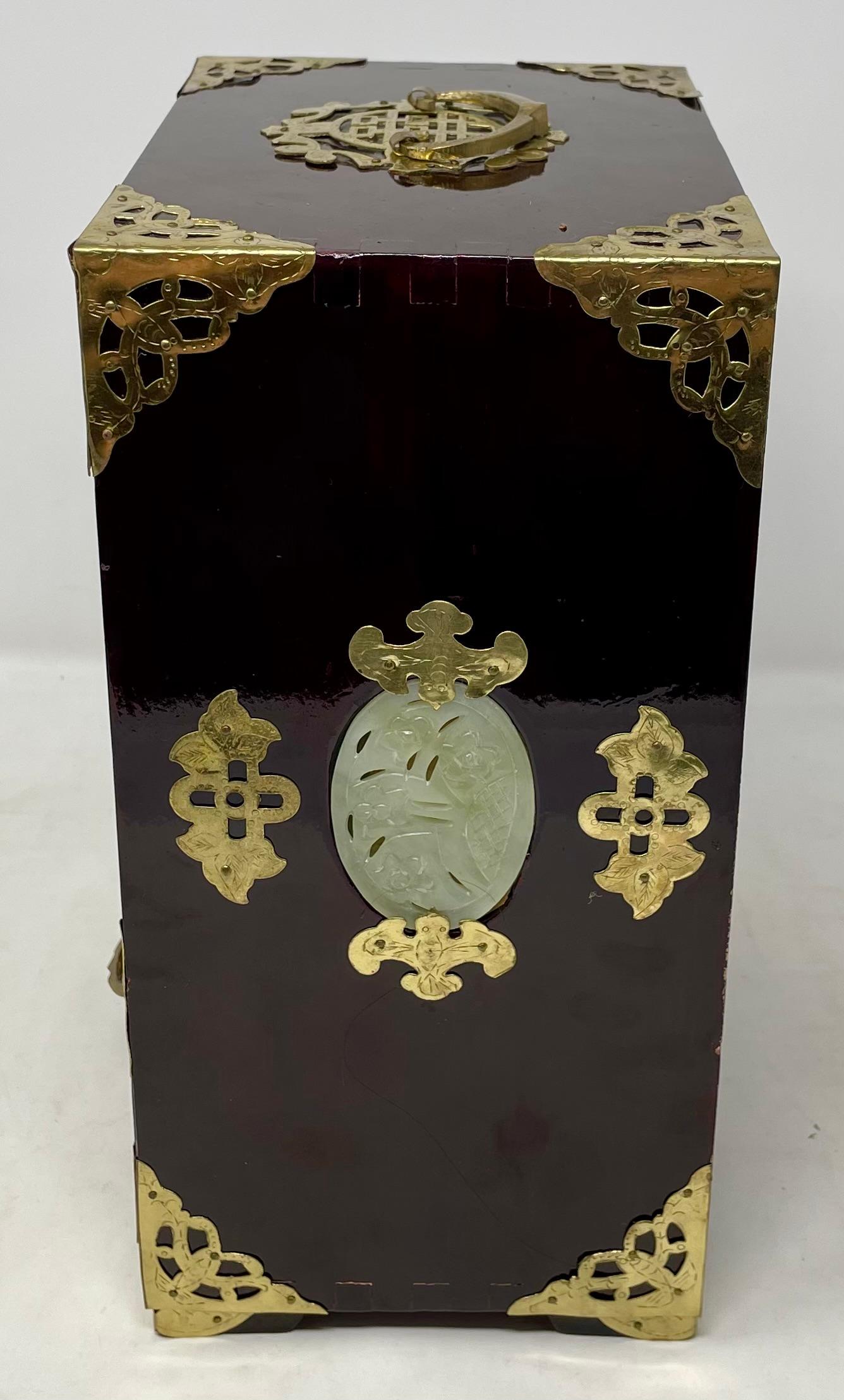 Jeu de Mahjong ancien en laque de Chine, Circa 1920. en vente 2