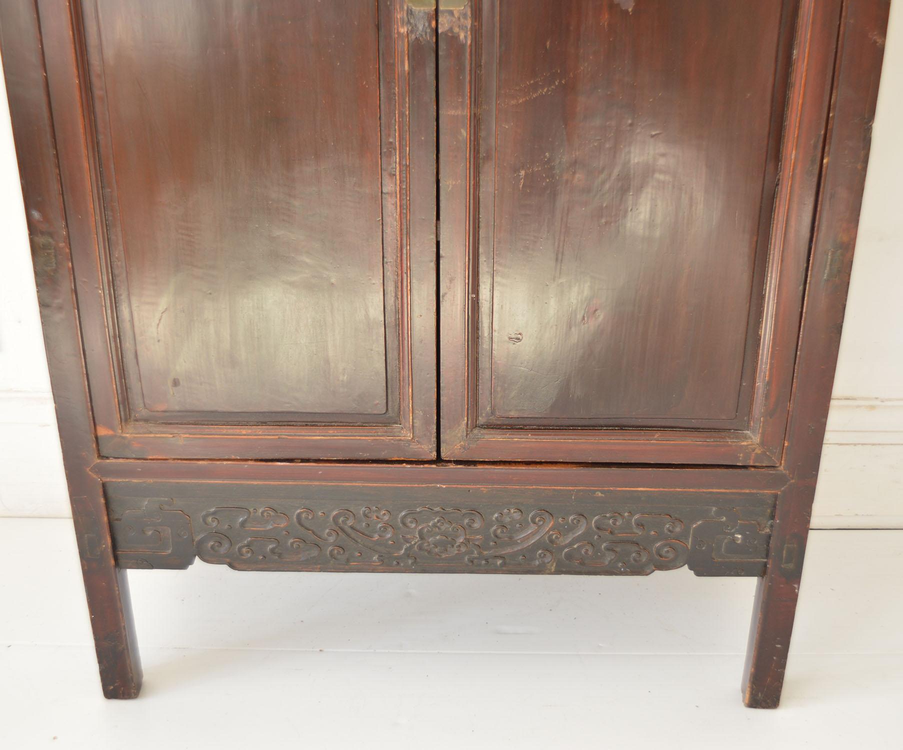 Antique Chinese Lacquered Cabinet with Lattice Work Doors, 19th Century 3
