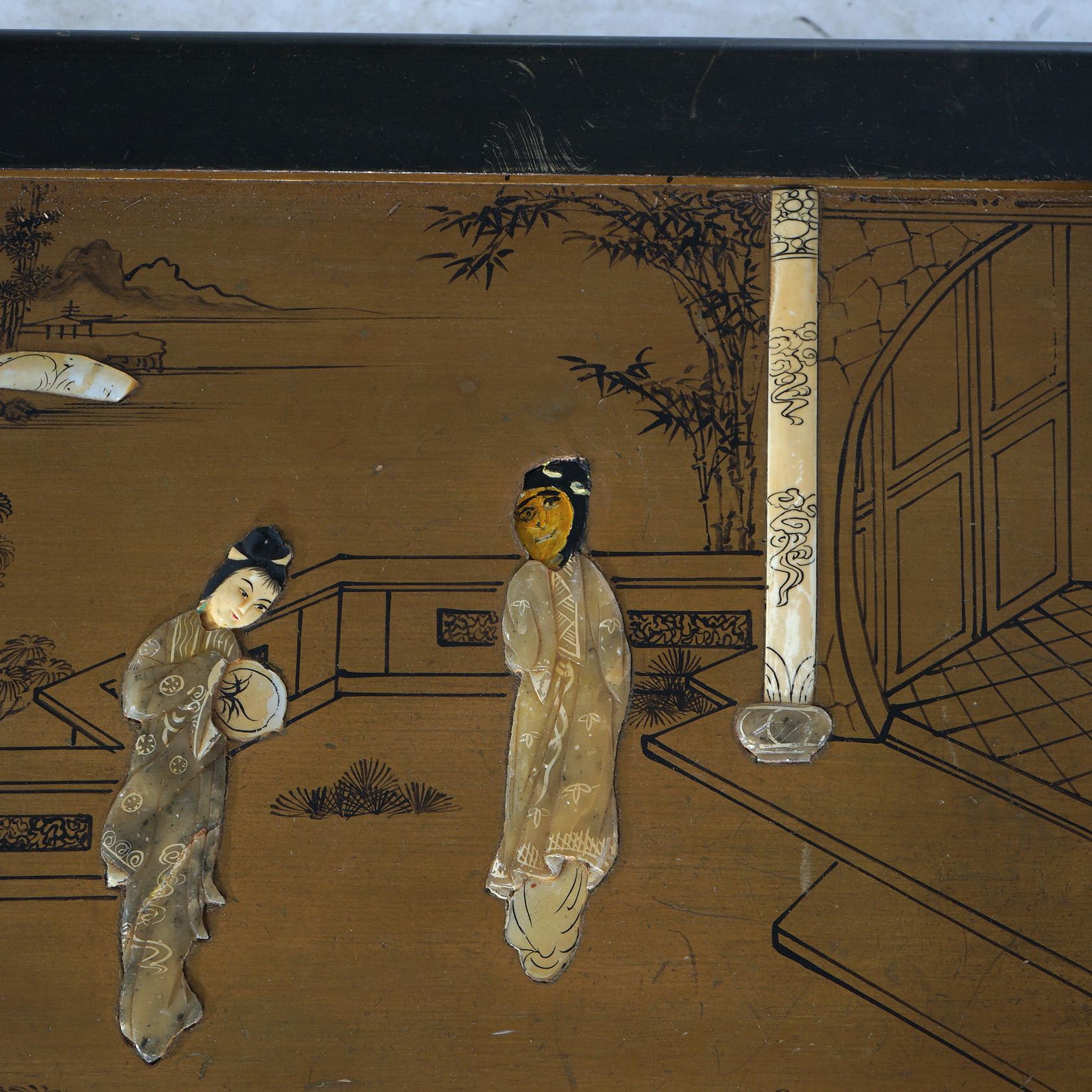 Antike chinesische lackierte, ebonisierte und vergoldete Deckentruhe aus Perlmutt mit Perlmutt (Chinesisch) im Angebot