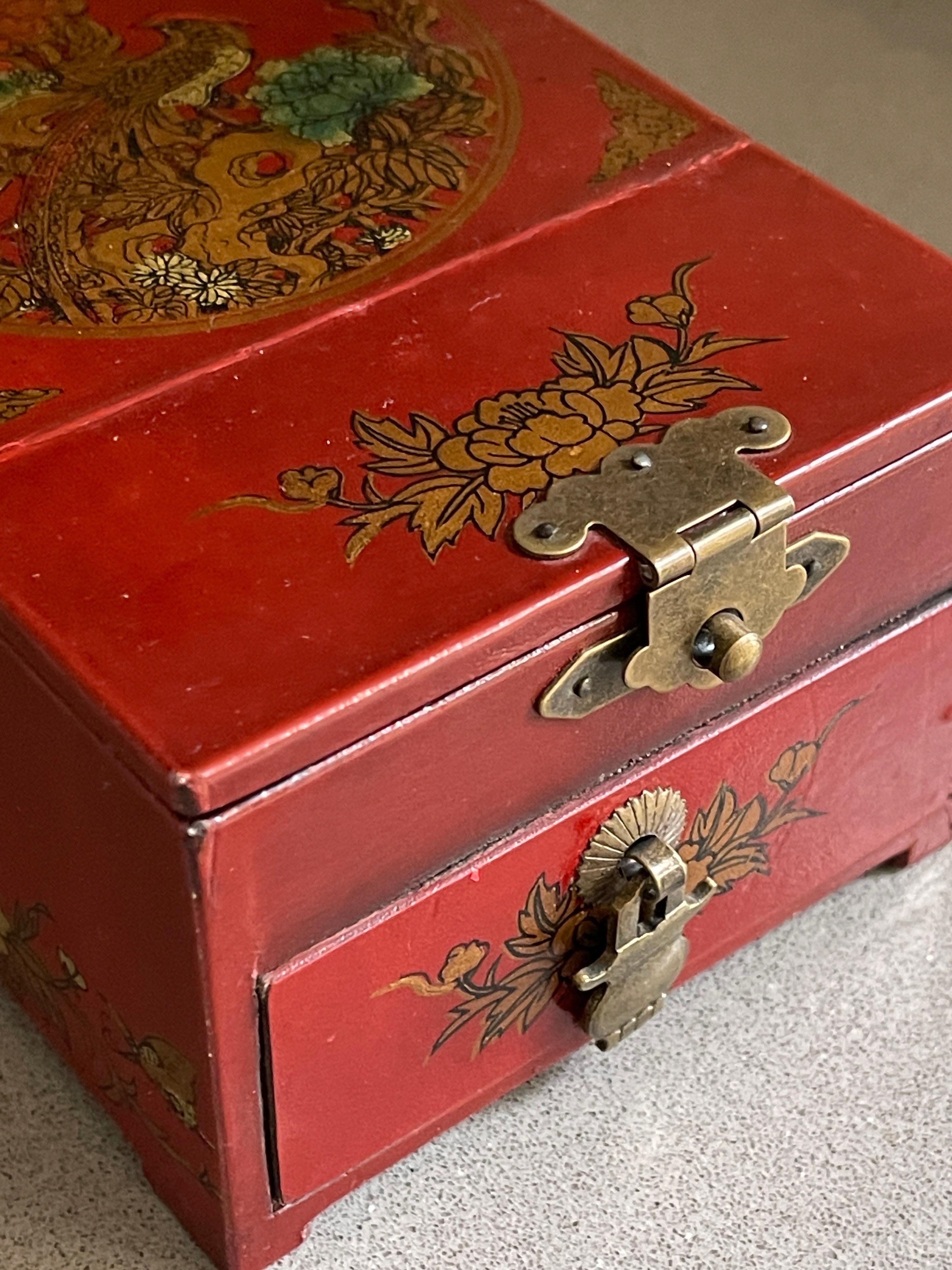 Antique Chinese Lacquered Flip-Up Travel Shaving Jewellery Box Vanity Mirror For Sale 4