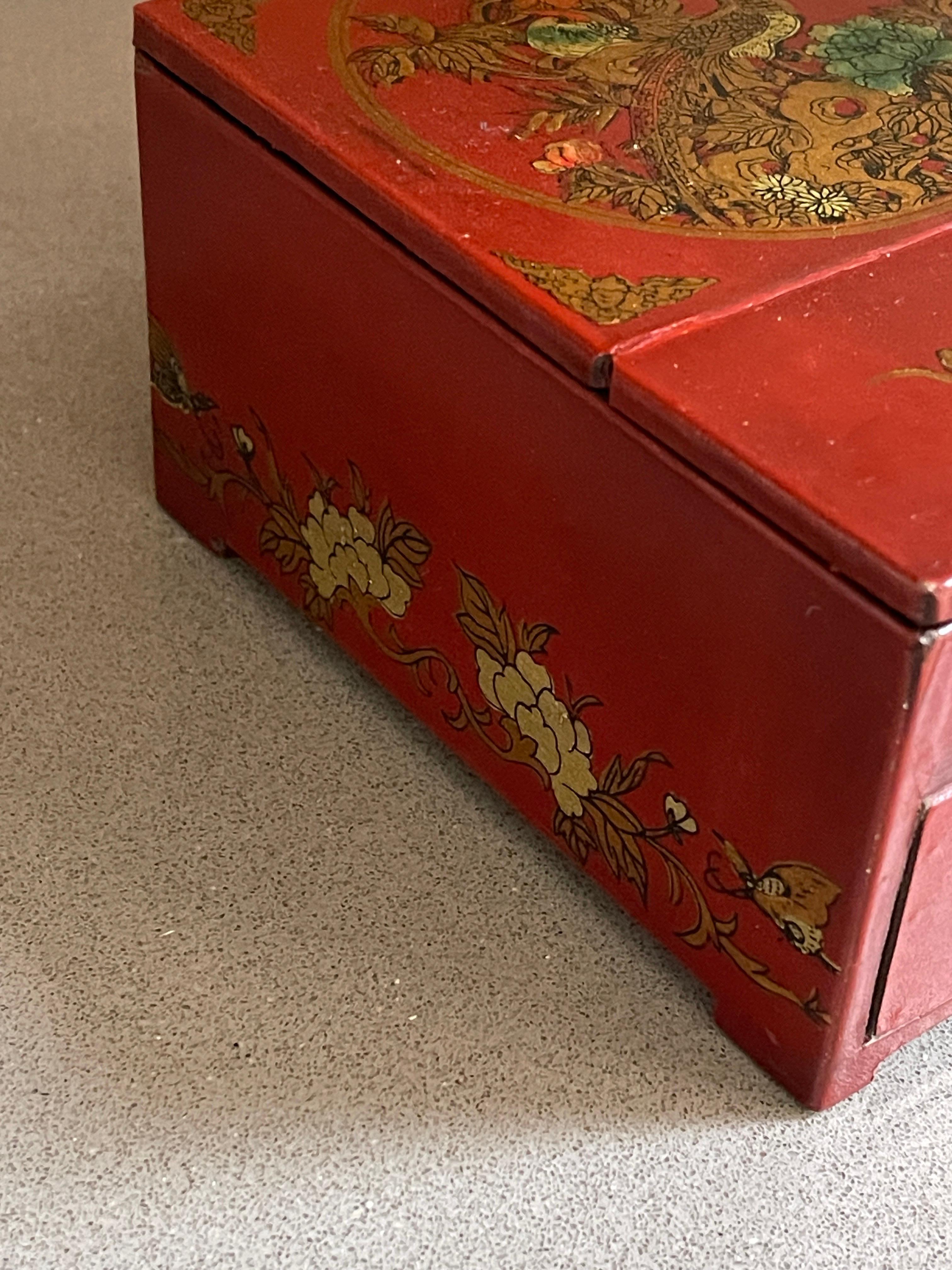 Antique Chinese Lacquered Flip-Up Travel Shaving Jewellery Box Vanity Mirror For Sale 1