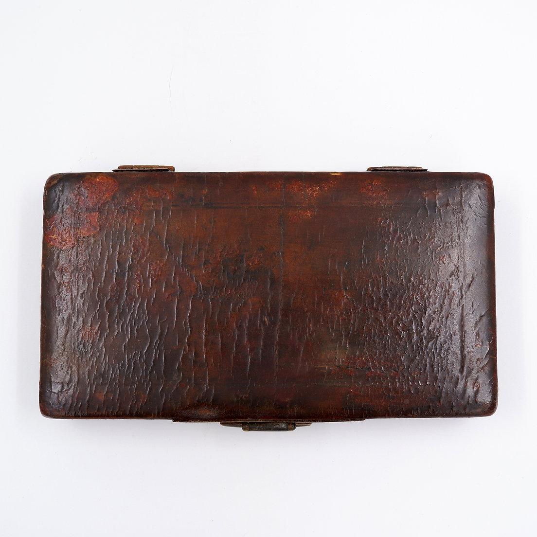 Boîte ancienne chinoise en cuir laqué - XIXème en vente 2