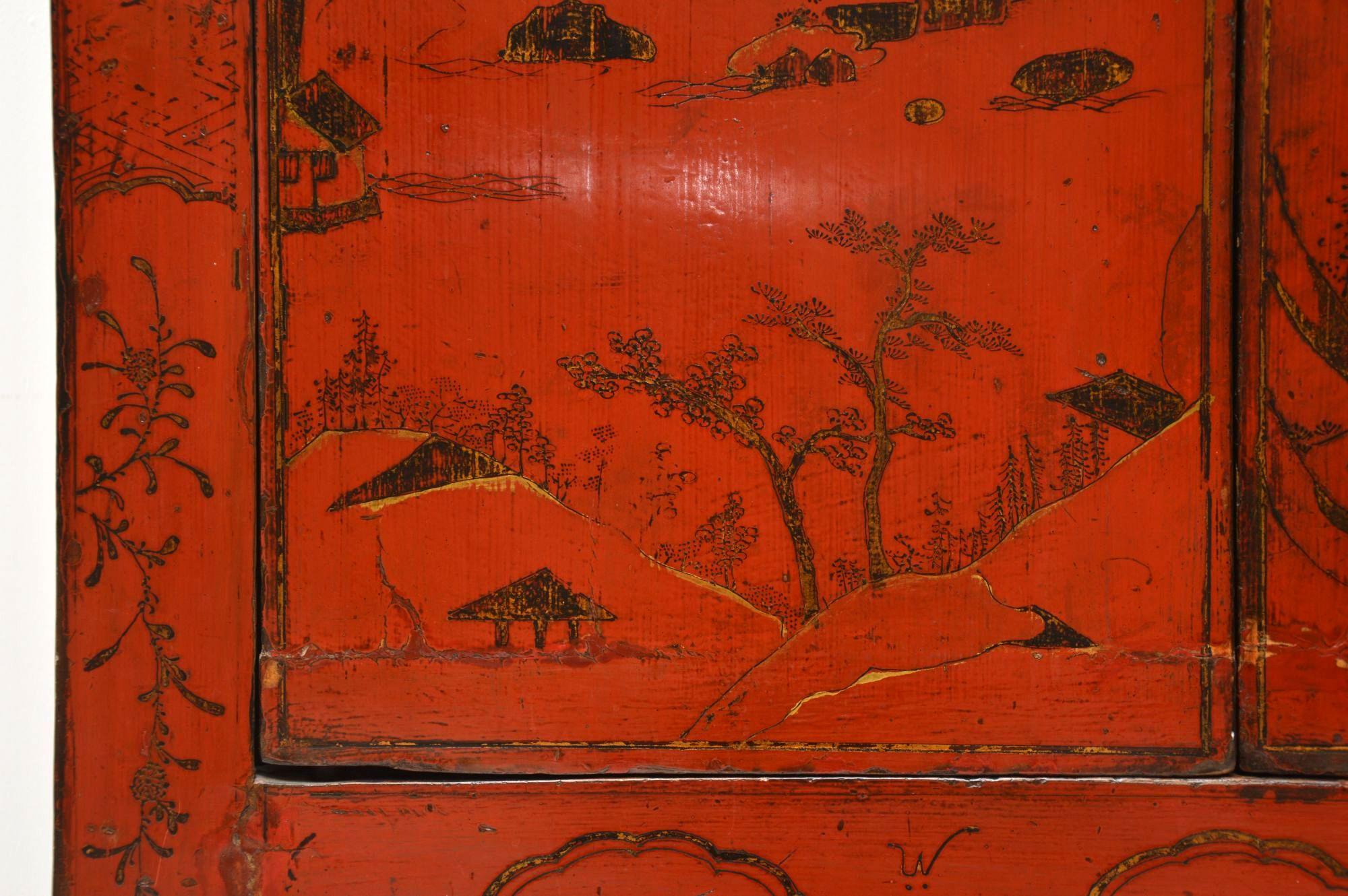 Antique Chinese Lacquered Wedding Cabinet In Good Condition In London, GB