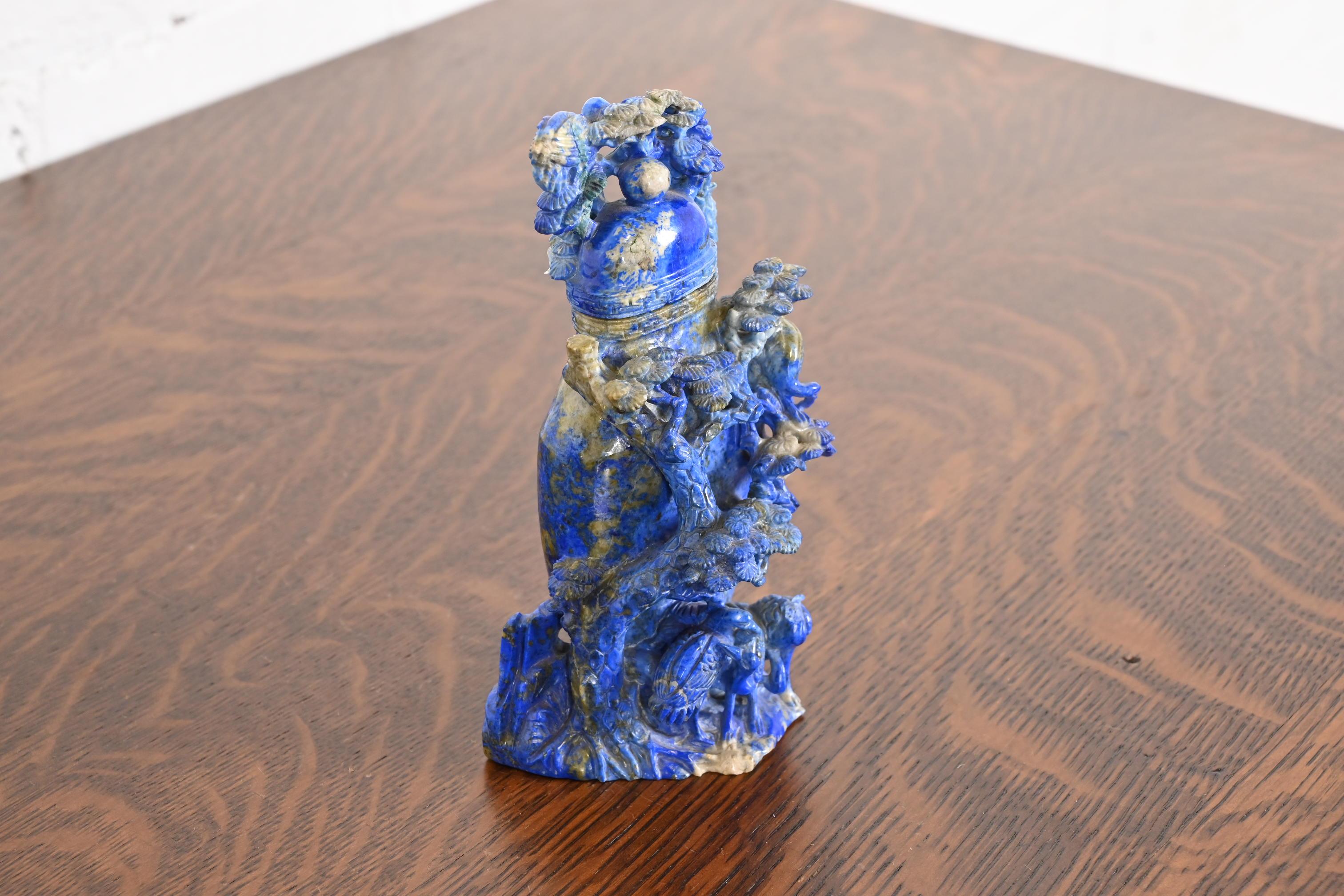 XIX secolo Antico vaso cinese con coperchio a forma di uccelli e alberi in lapislazzuli in vendita