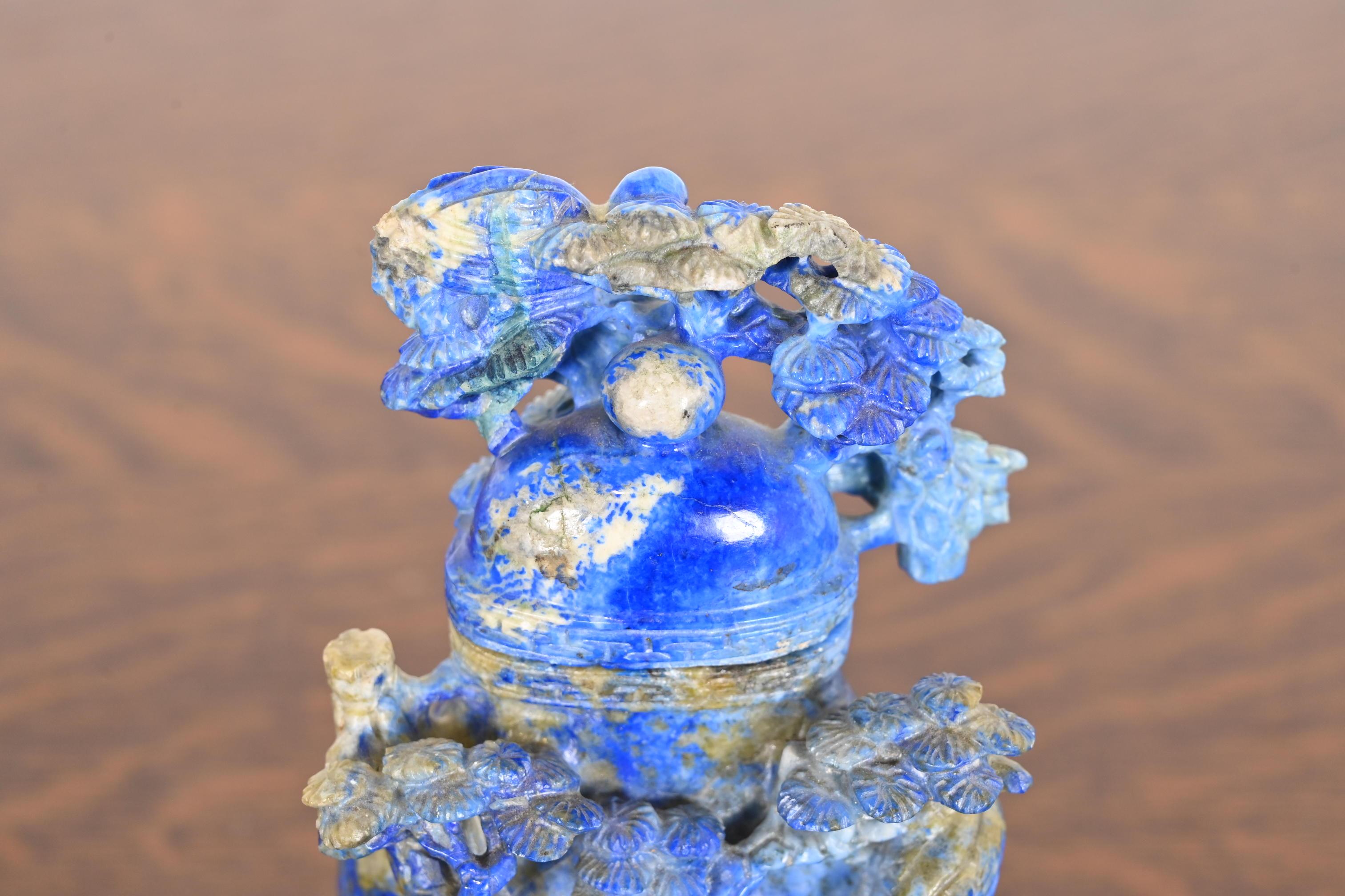 Lapislazzuli Antico vaso cinese con coperchio a forma di uccelli e alberi in lapislazzuli in vendita