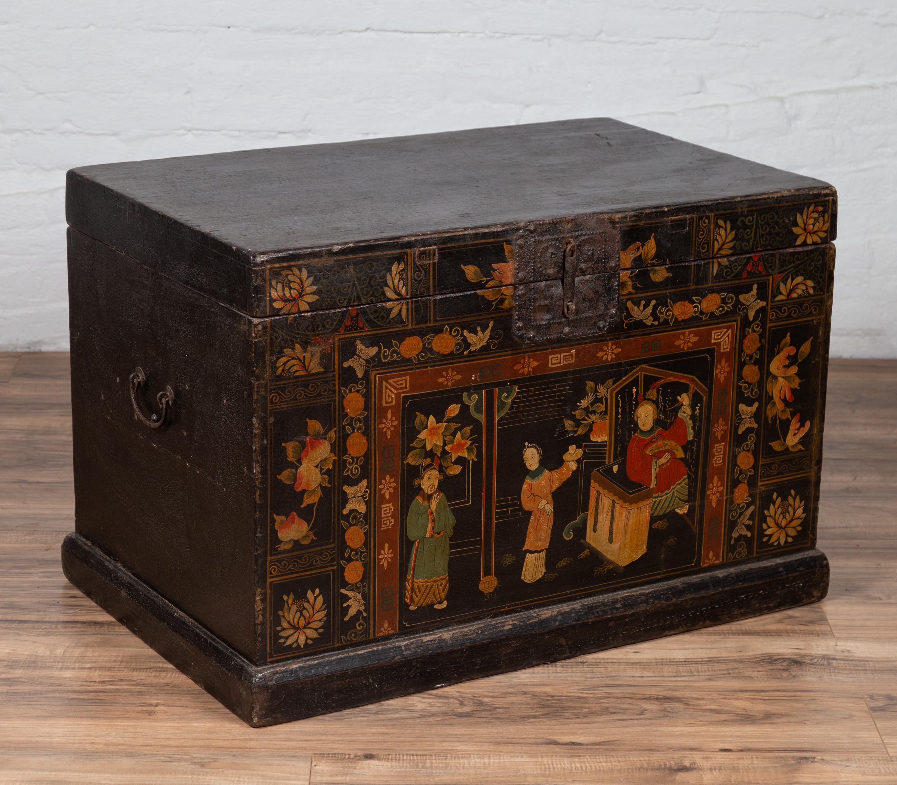 Antique Chinese Large Black Lacquered Trunk with Court Scenes Chinoiserie Decor 5