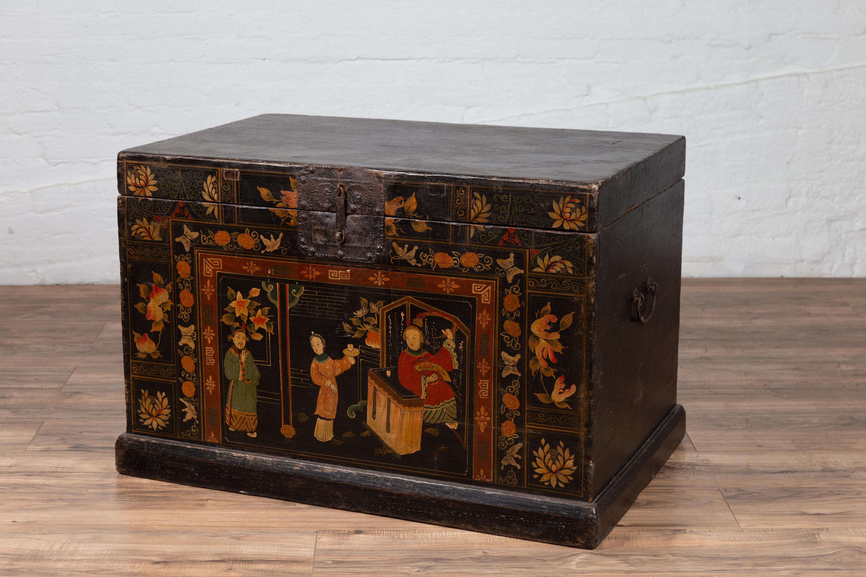 Antique Chinese Large Black Lacquered Trunk with Court Scenes Chinoiserie Decor 10