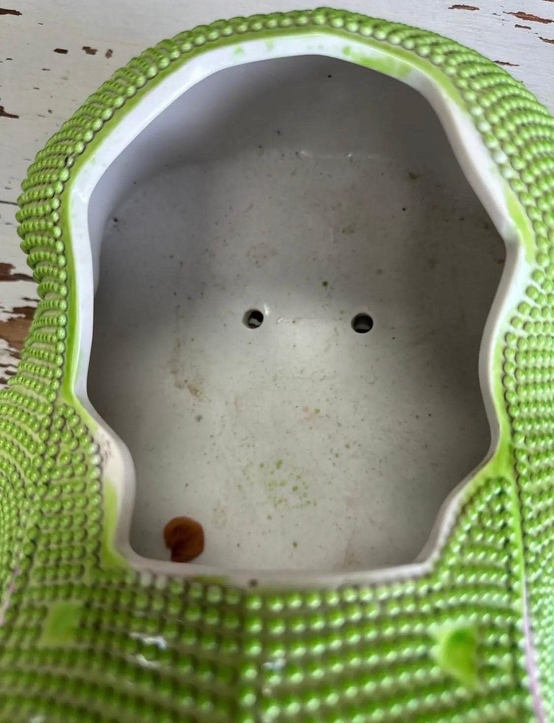 Cache-pot chinois ancien en porcelaine avec grenouille verte Bon état - En vente à Atlanta, GA