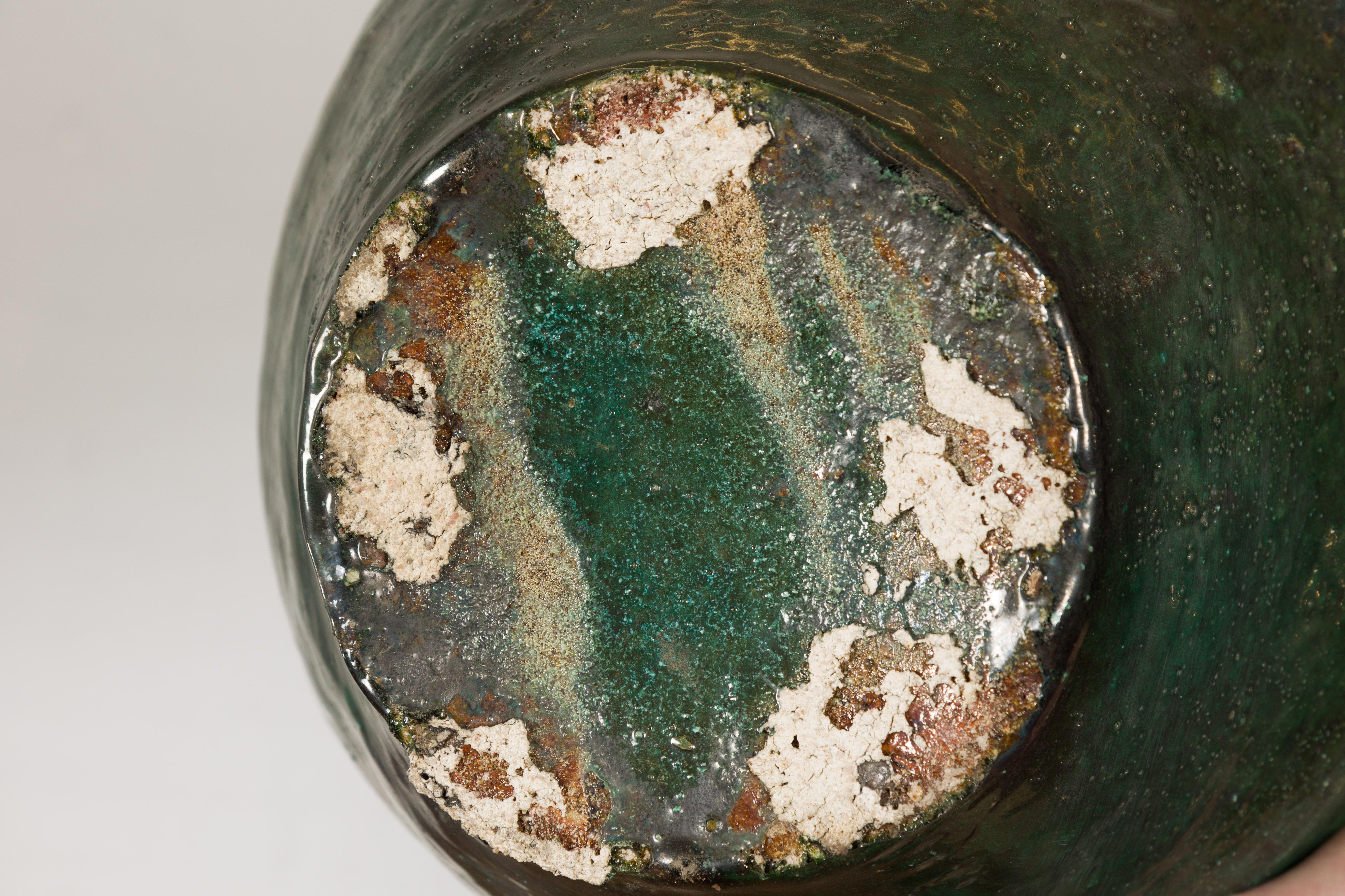 Kleines dunkelgrünes, antikes, glasiertes Keramikgefäß im Angebot 7