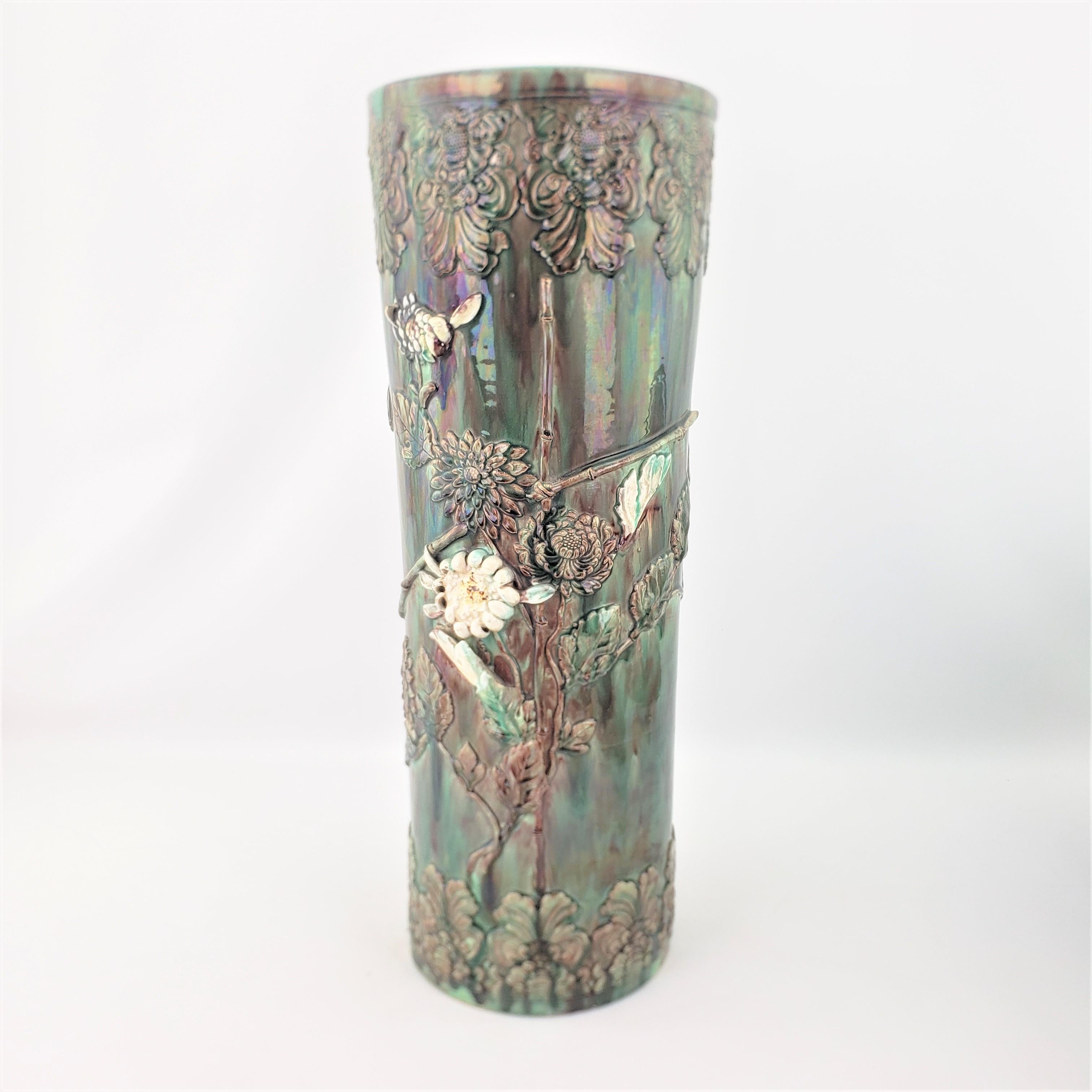 Antiker, chinesischer, glasierter Majolika-Schirmständer aus Blei mit Blumendekor (Handgefertigt) im Angebot