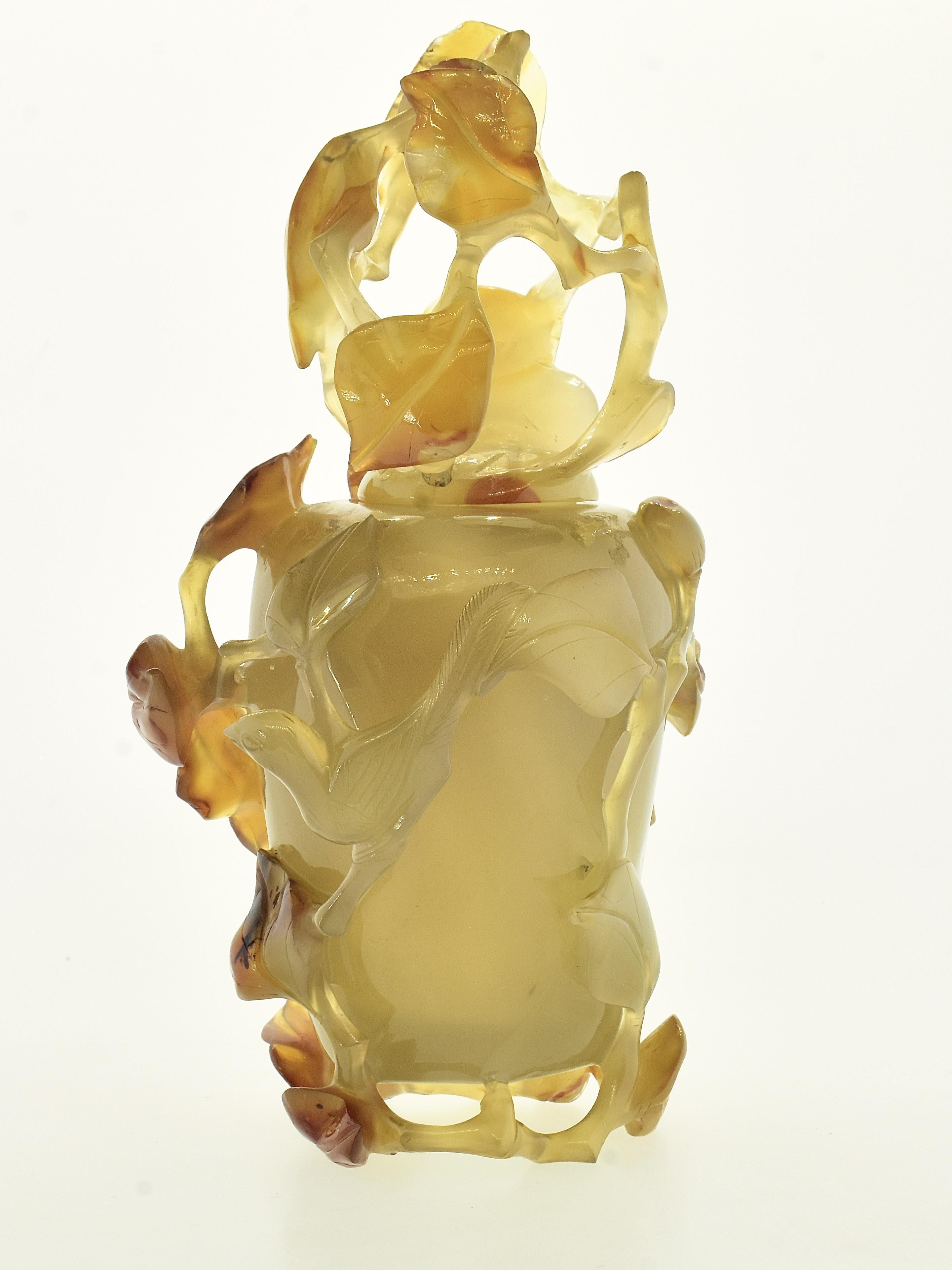 Antigua botella, jarrón o vasija china de ágata con tapa, dinastía Qing, c. 1900. Sin cortar en venta