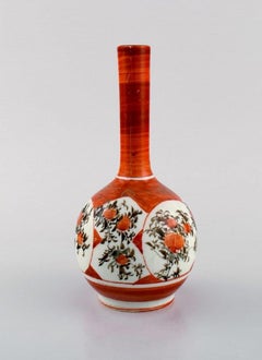 Antique Chinese Long Necked Vase in Hand-Painted Porcelain, 19th Century