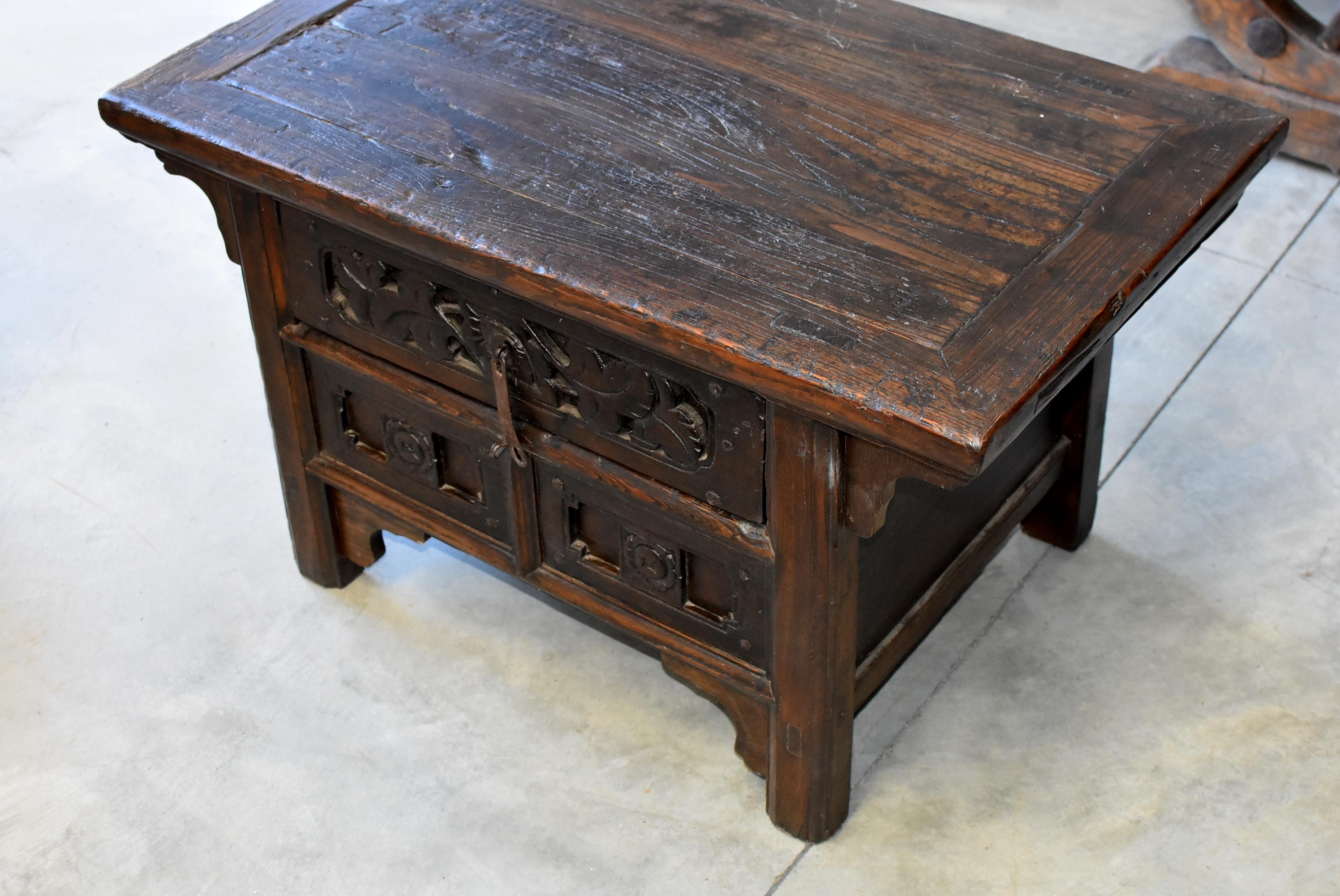 Antique Chinese Low Country Table In Good Condition In Somis, CA