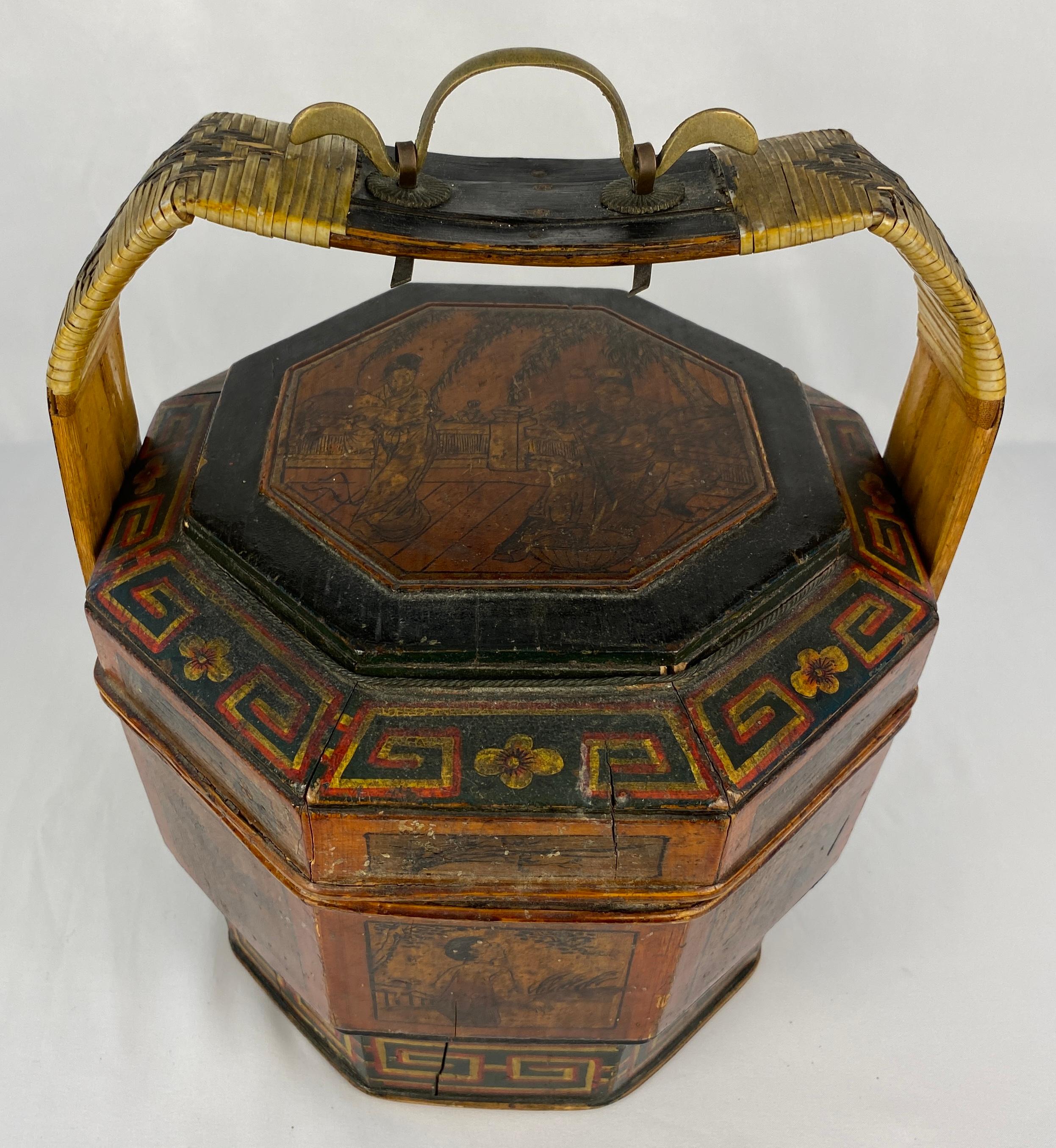 Antique Chinese Lunch Box with Carved Handle  In Good Condition For Sale In Miami, FL