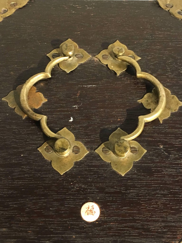 Jeu De Mahjong Chinois Ancien Dans Une Boîte En Bois Dur Avec Des Carreaux En Os Et En Bambou