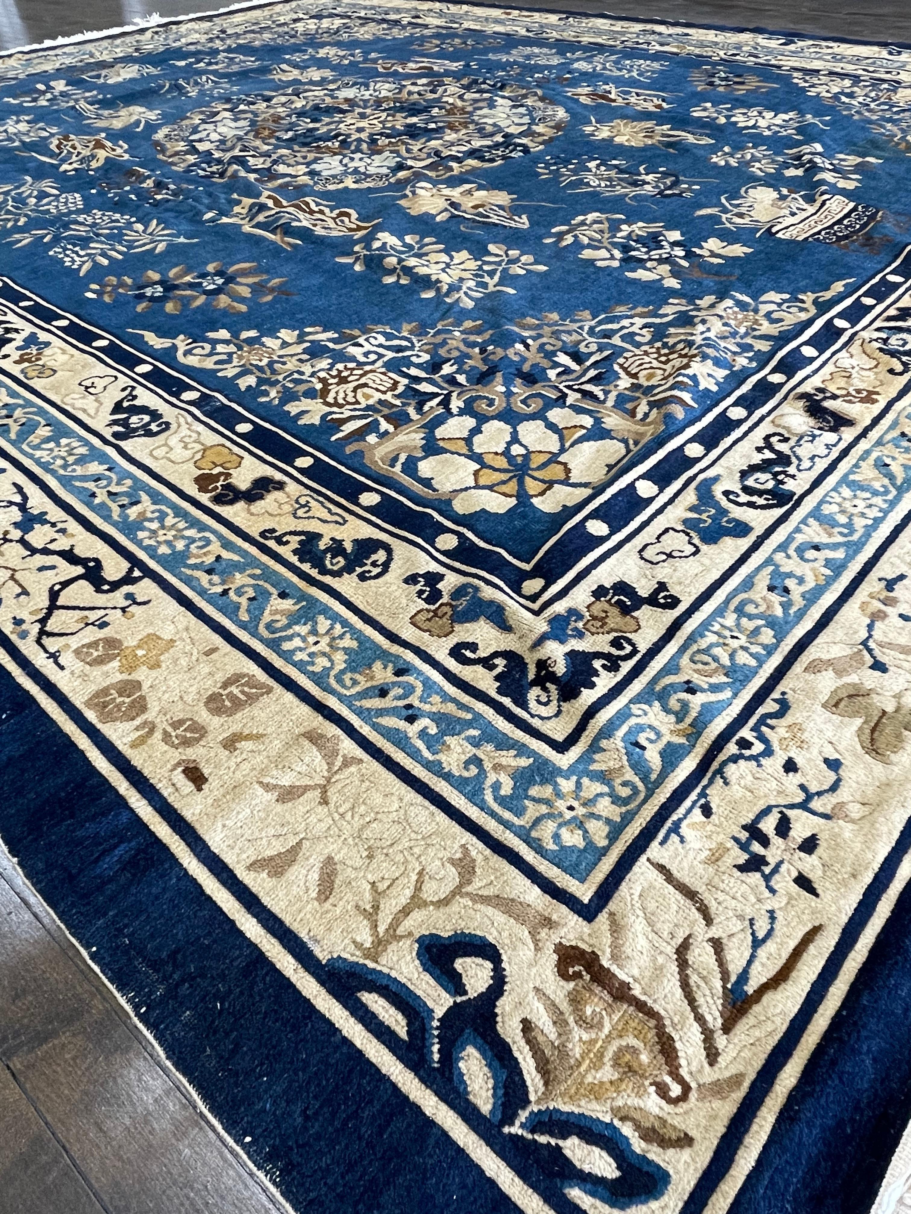 Antique Chinese Mainland Rug circa 1890 In Good Condition For Sale In Morton Grove, IL