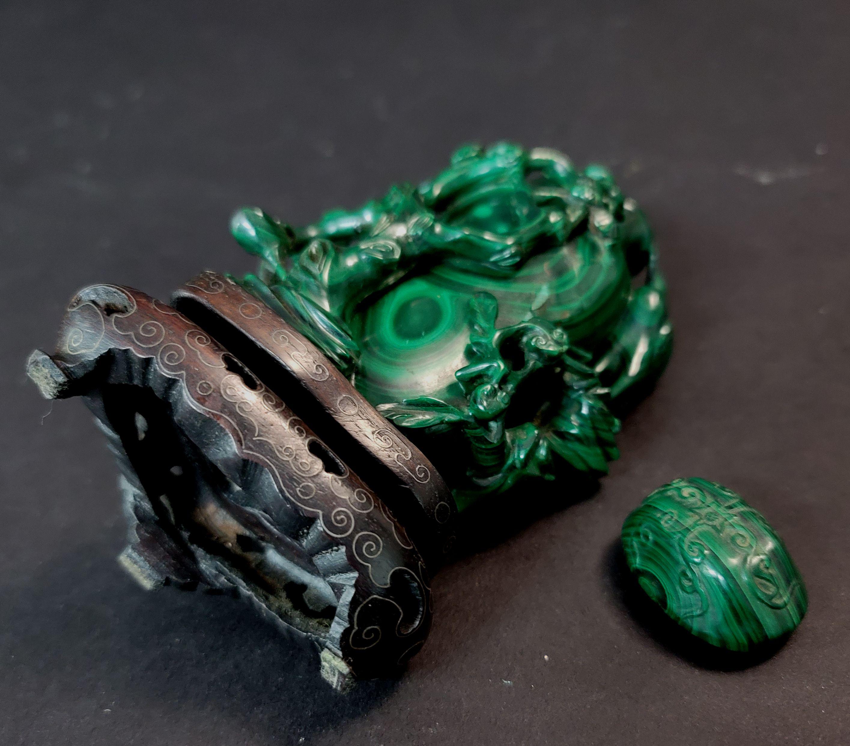 Sculptures chinoises anciennes en malachite « Vase » en vente 2