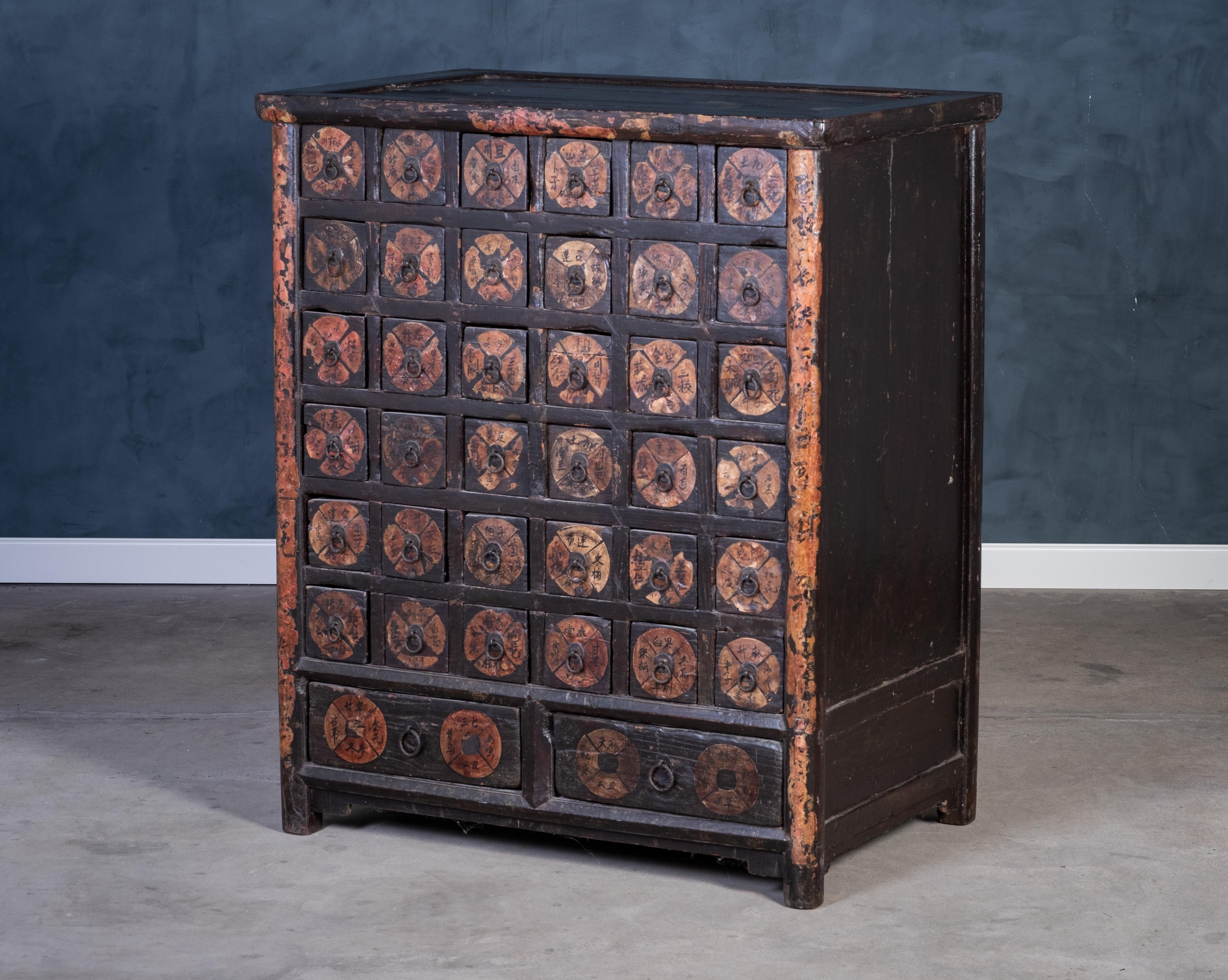 Art Déco Antico armadietto cinese per medicinali, anni '30 in vendita