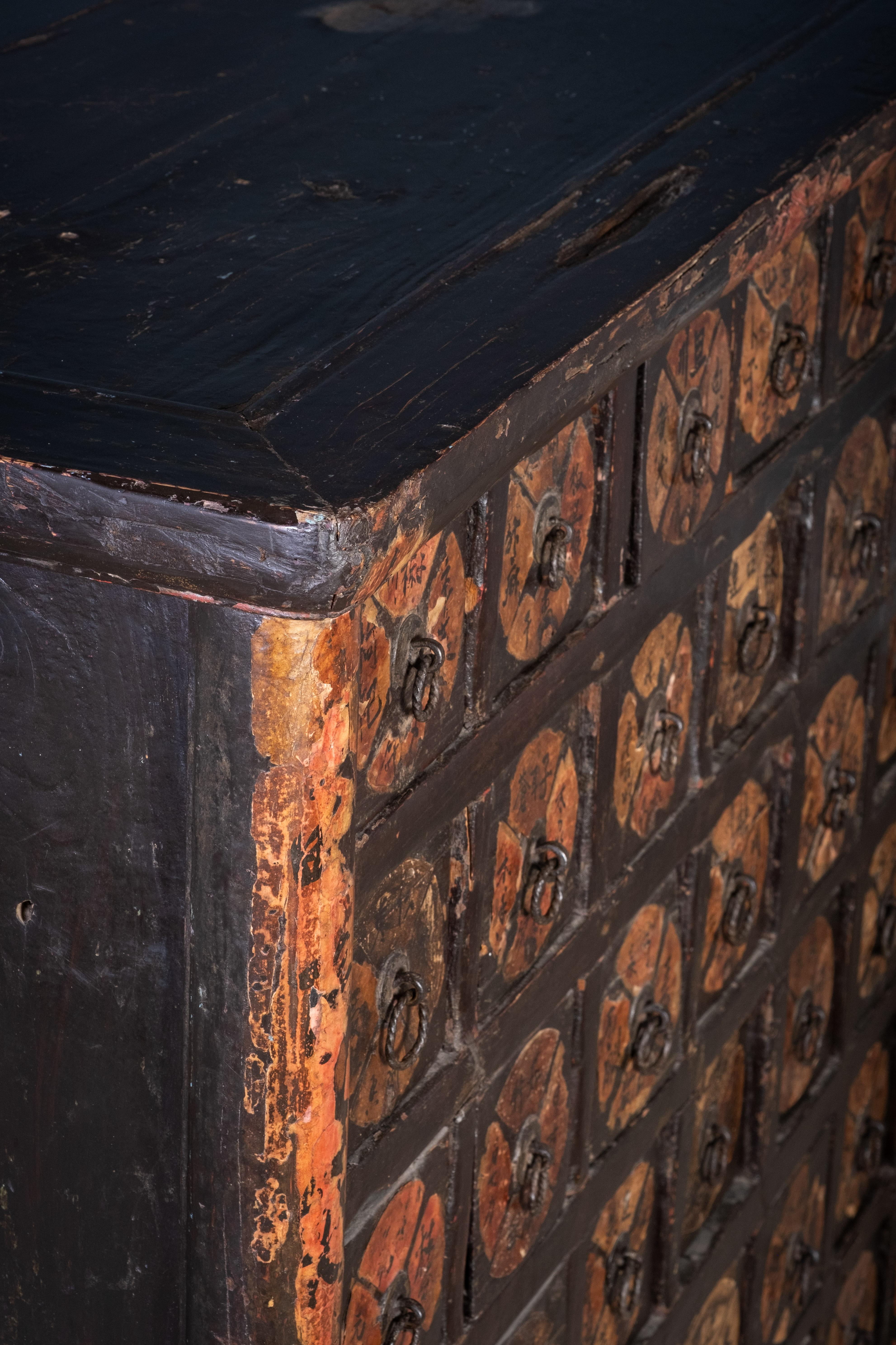 Legno Antico armadietto cinese per medicinali, anni '30 in vendita