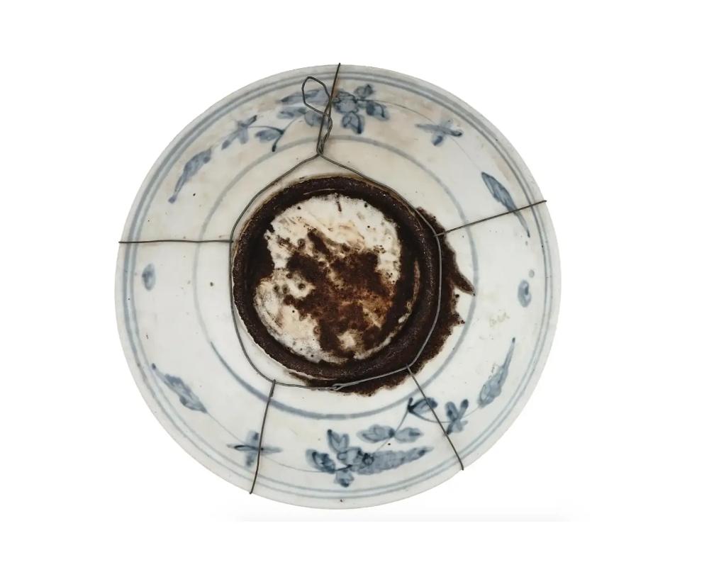Hand-Painted Antique Chinese Meiji Blue White Porcelain Plate For Sale
