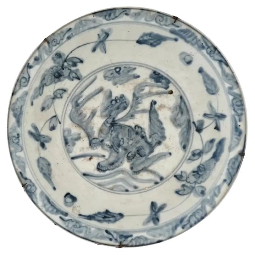 Ancienne assiette chinoise en porcelaine bleue et blanche de style Meiji en vente