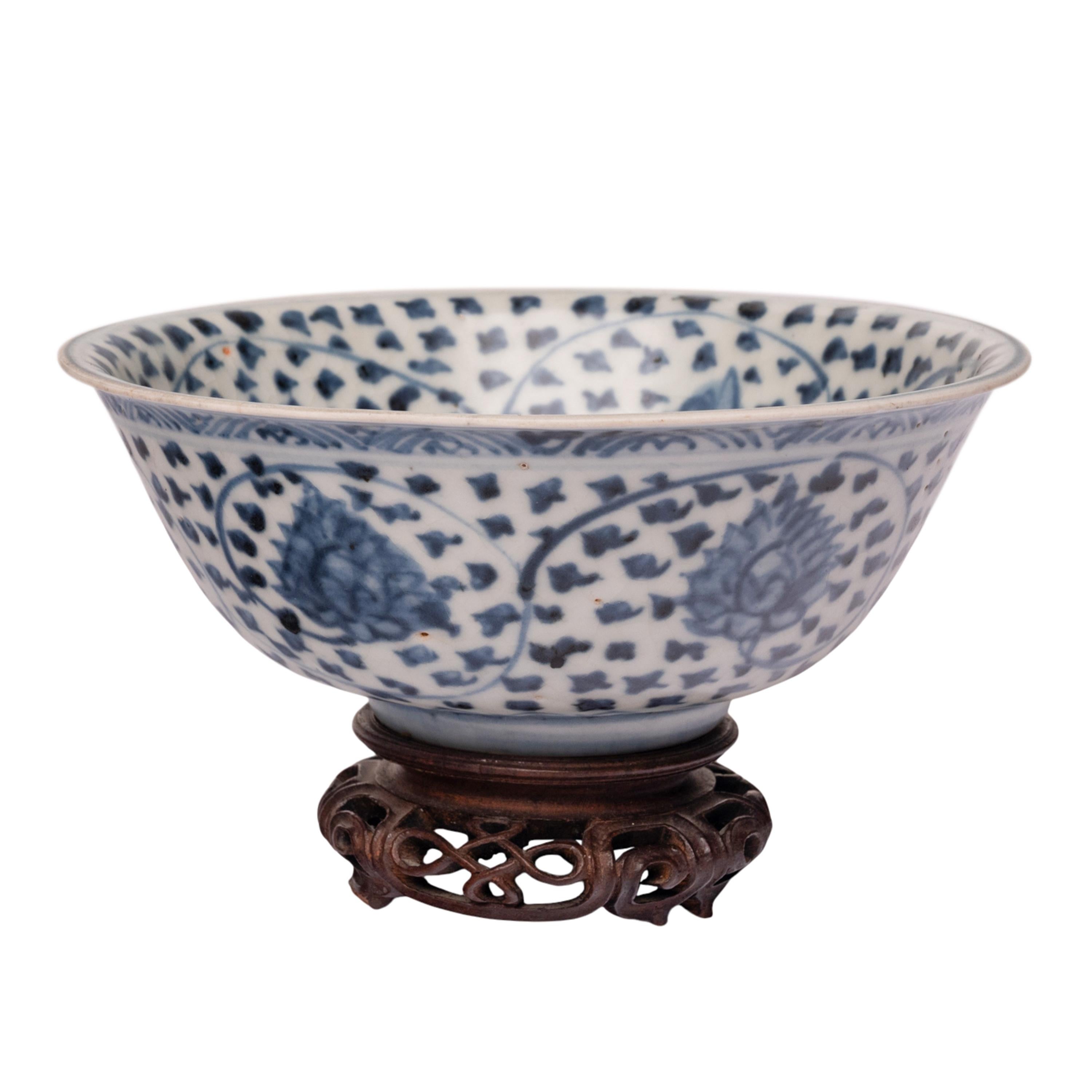 A very good antique Chinese blue and white bowl for the Islamic market, late Ming dynasty, 16th century.
The bowl having a flared rim with a band of gadrooned decoration, the exterior of the bowl is decorated with an overall design of stylised