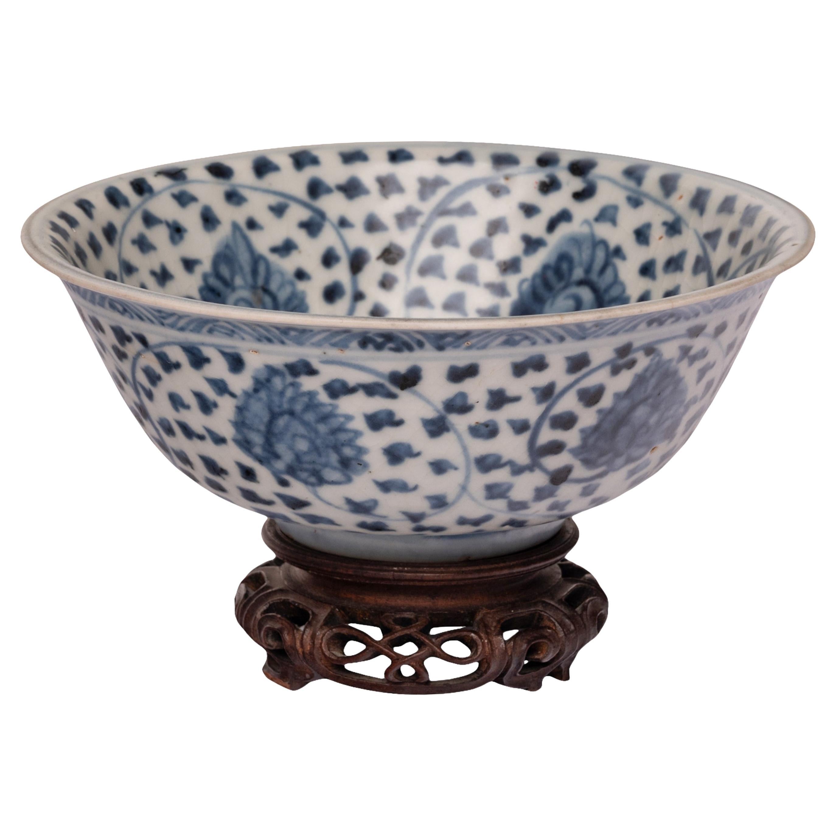 Antique bol en porcelaine bleu blanc de la dynastie Ming chinoise Marché islamique Circa 1550
