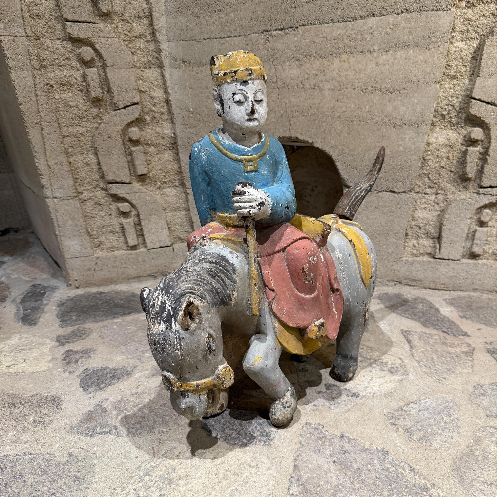Antico cavaliere in legno smaltato della dinastia Ming cinese in vendita 5