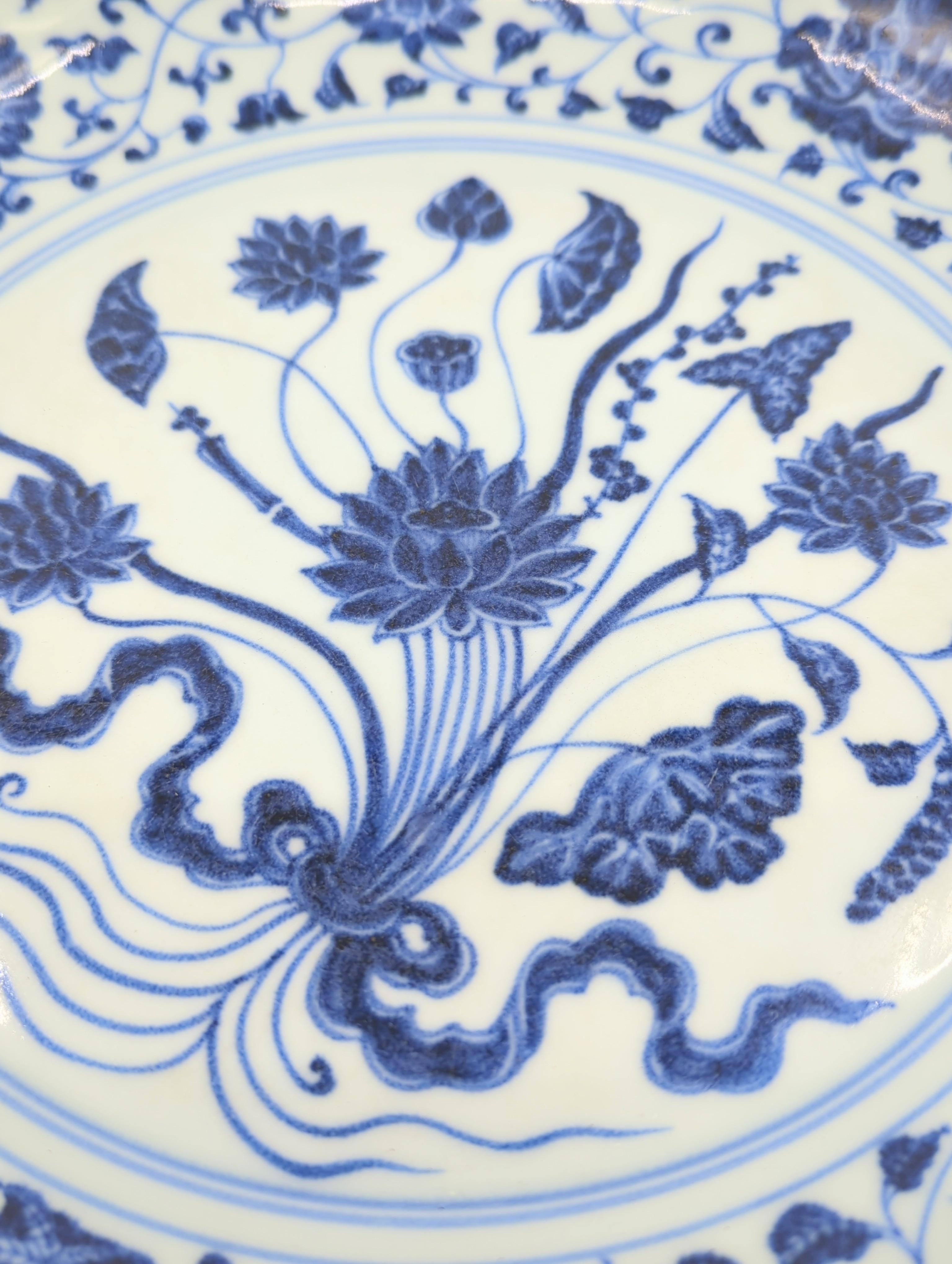 Antique Chinese Ming Style Blue and White BW Bunch Of Lotus Charger 19c Qing For Sale 1