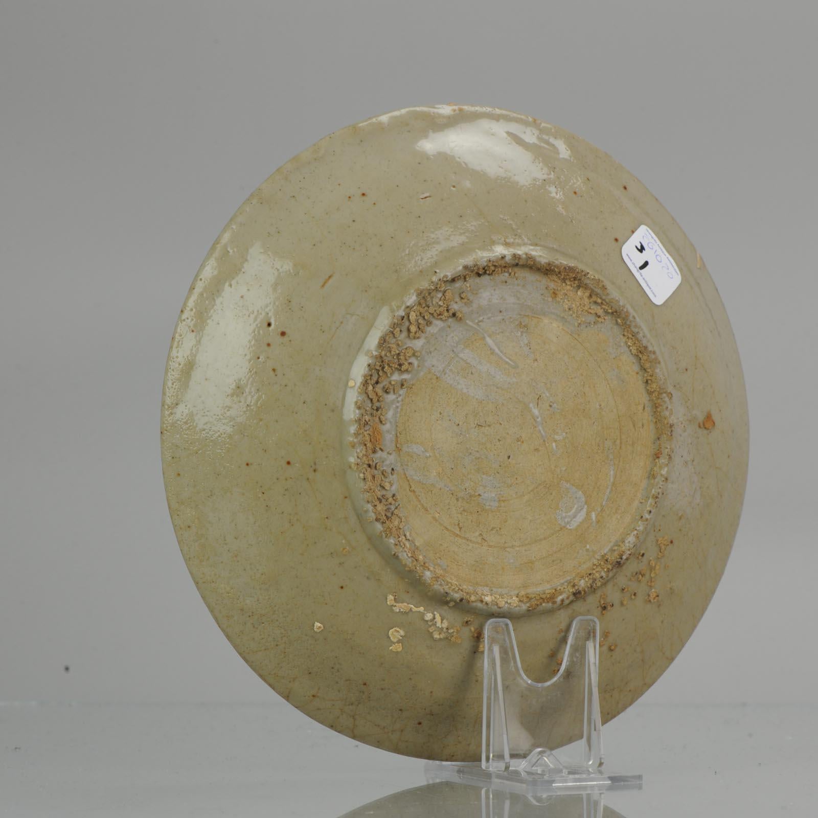 18th Century and Earlier Antique Chinese Ming Swatow Zhangzhou Crackle Celadon Charger, ca 1600 For Sale