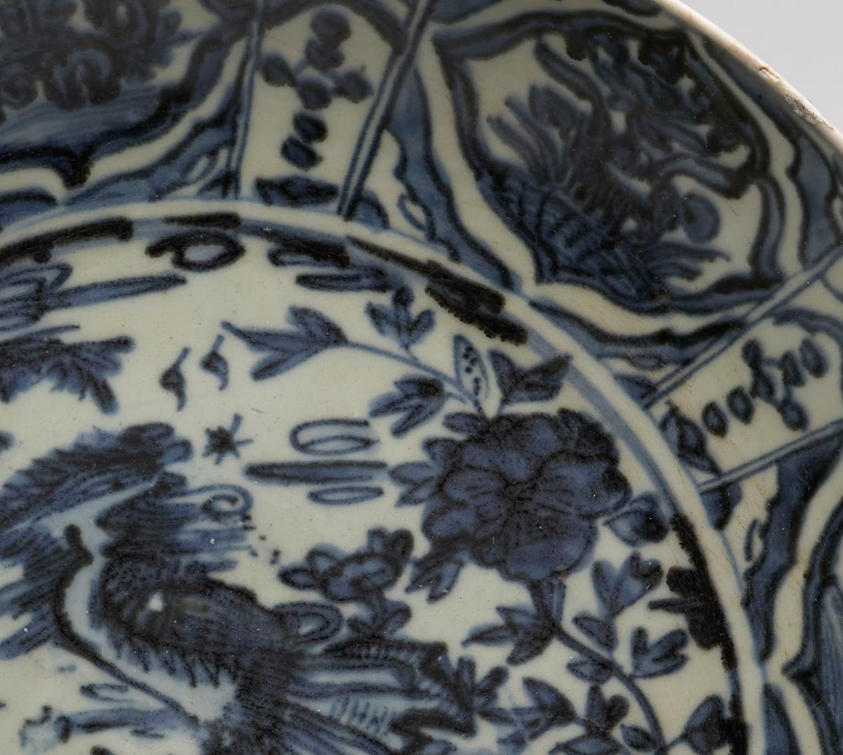 Porcelain Antique Chinese Ming Zhangzhou Phoenix Bird Dish 16th Century For Sale