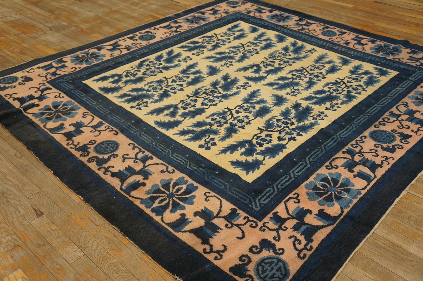 Noué à la main Tapis mongol chinois du début du 20e siècle ( 7'1'' x 7'7'' - 216 x 232 ) en vente