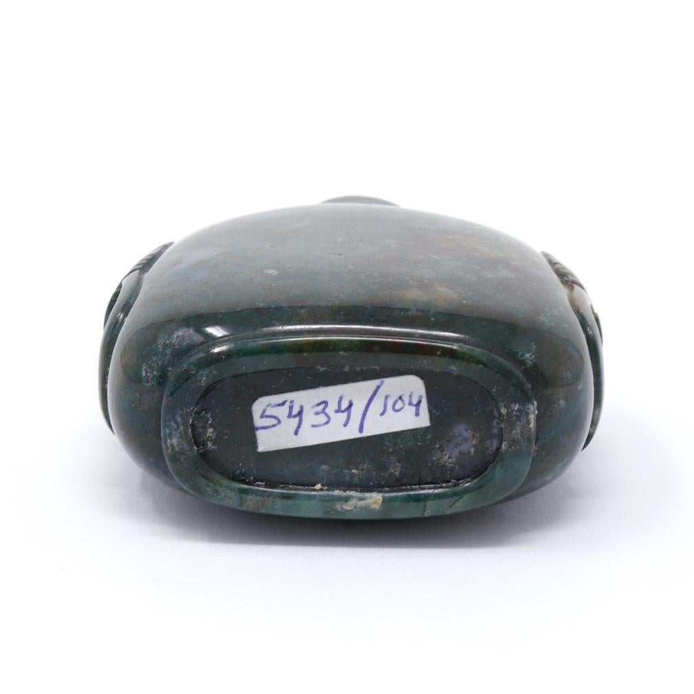Sculpté Tabatière chinoise ancienne en agate mousse en vente
