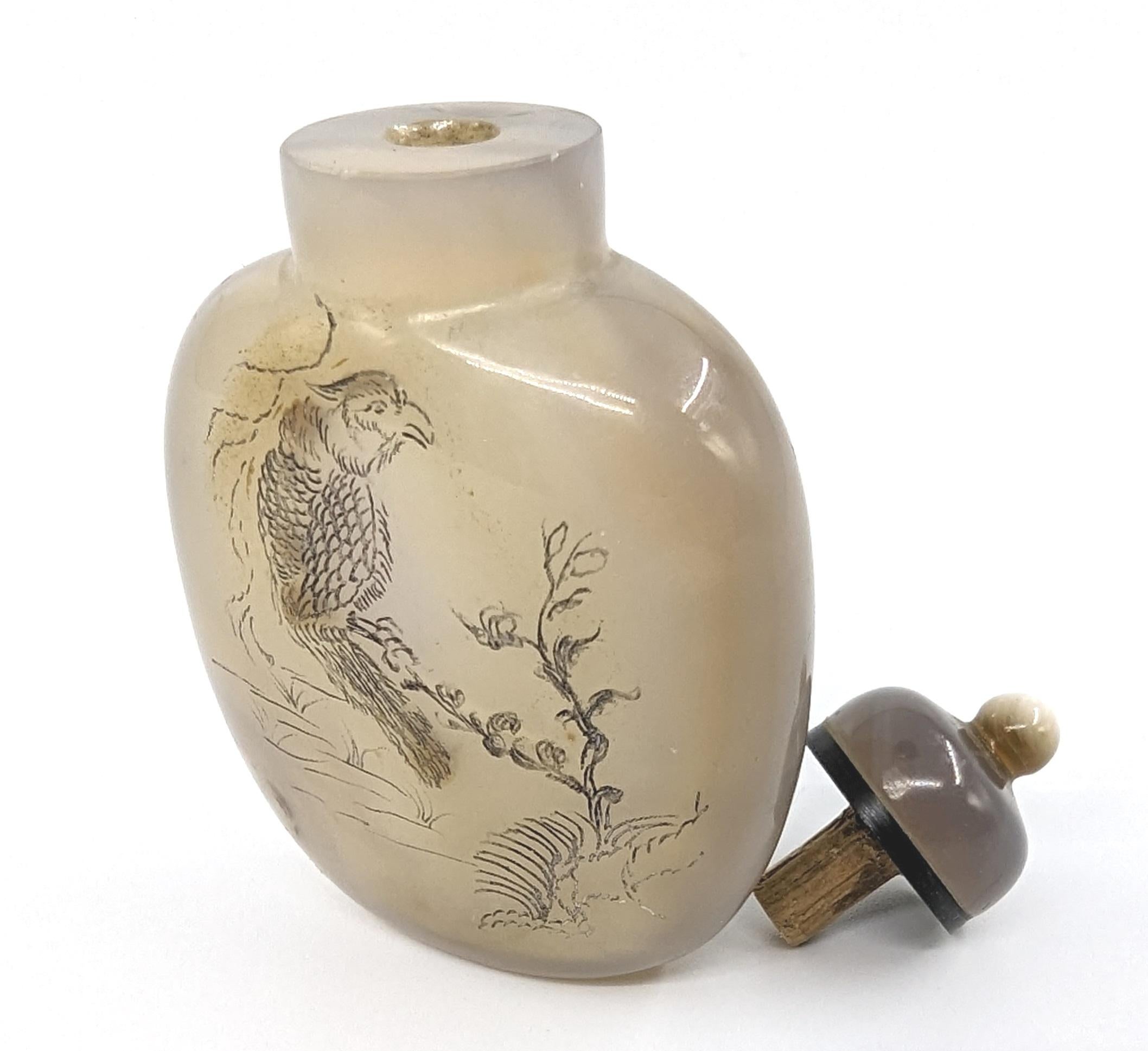 Antike chinesische Moosachat Schnupftabakflasche eingeschnittenen Vogel 19c Qing im Angebot 4