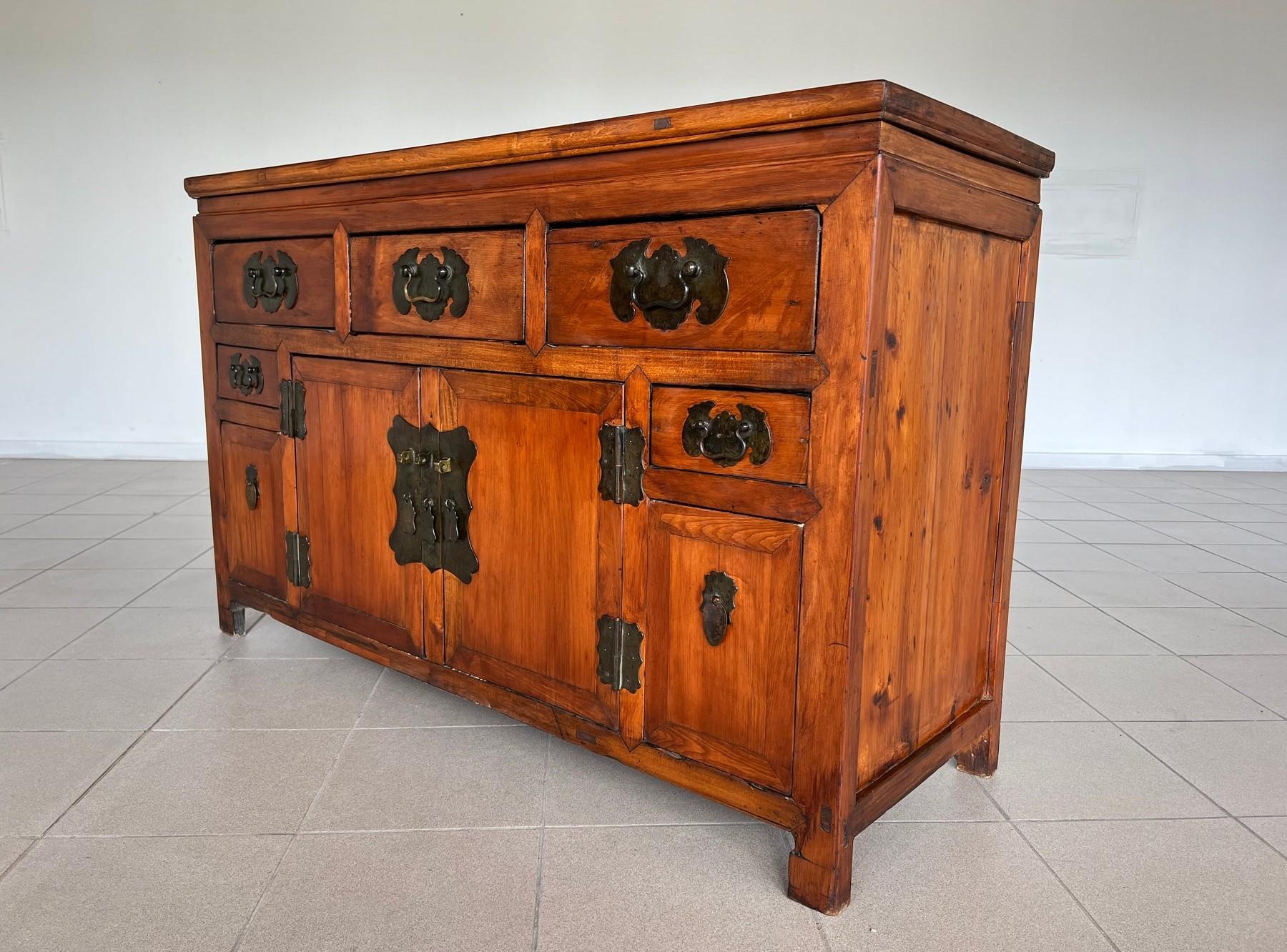 Antique Chinese Multi-Drawer Sideboard Buffet Rústico en venta