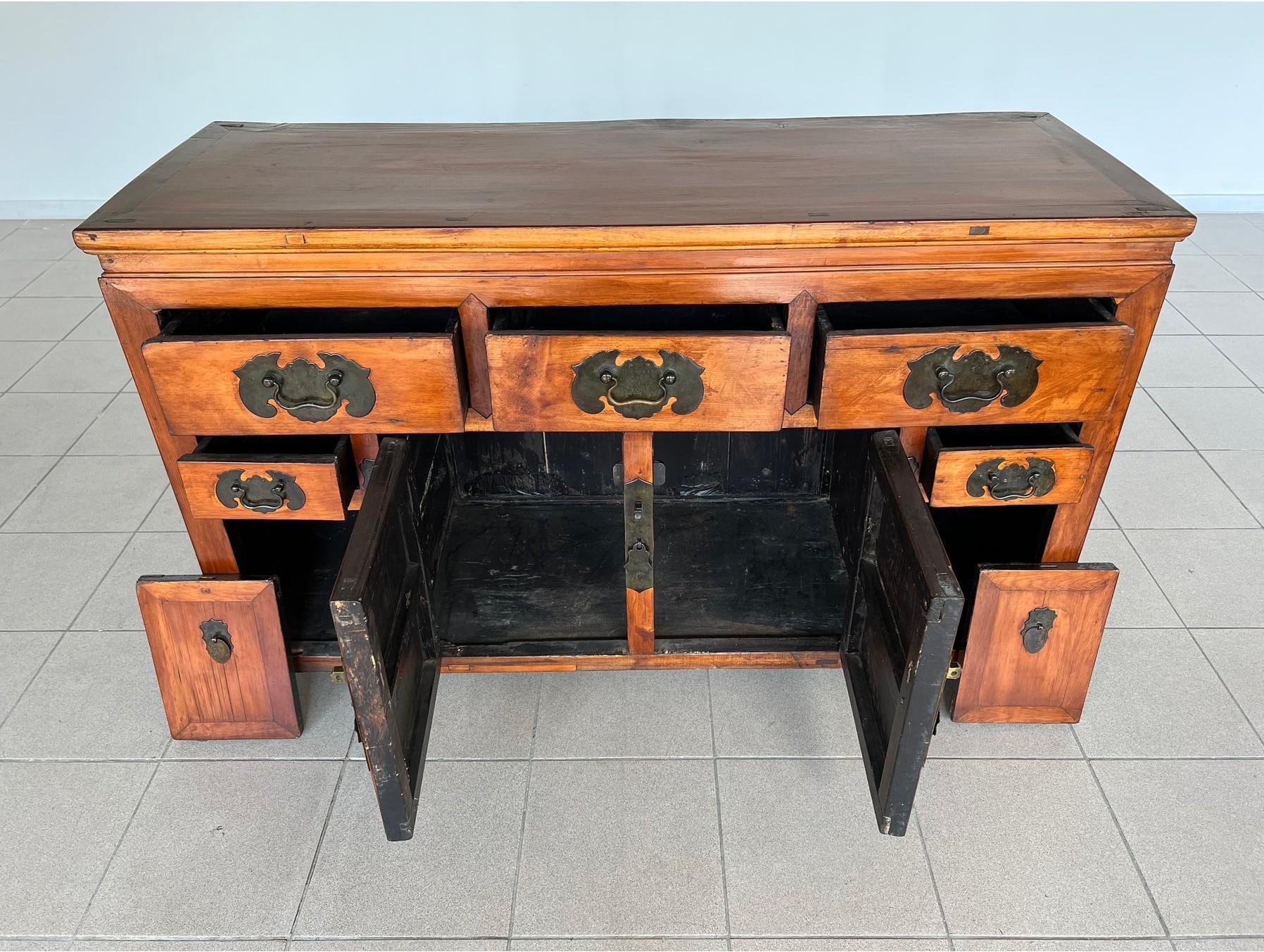 Antique Chinese Multi-Drawer Sideboard Buffet Chino en venta