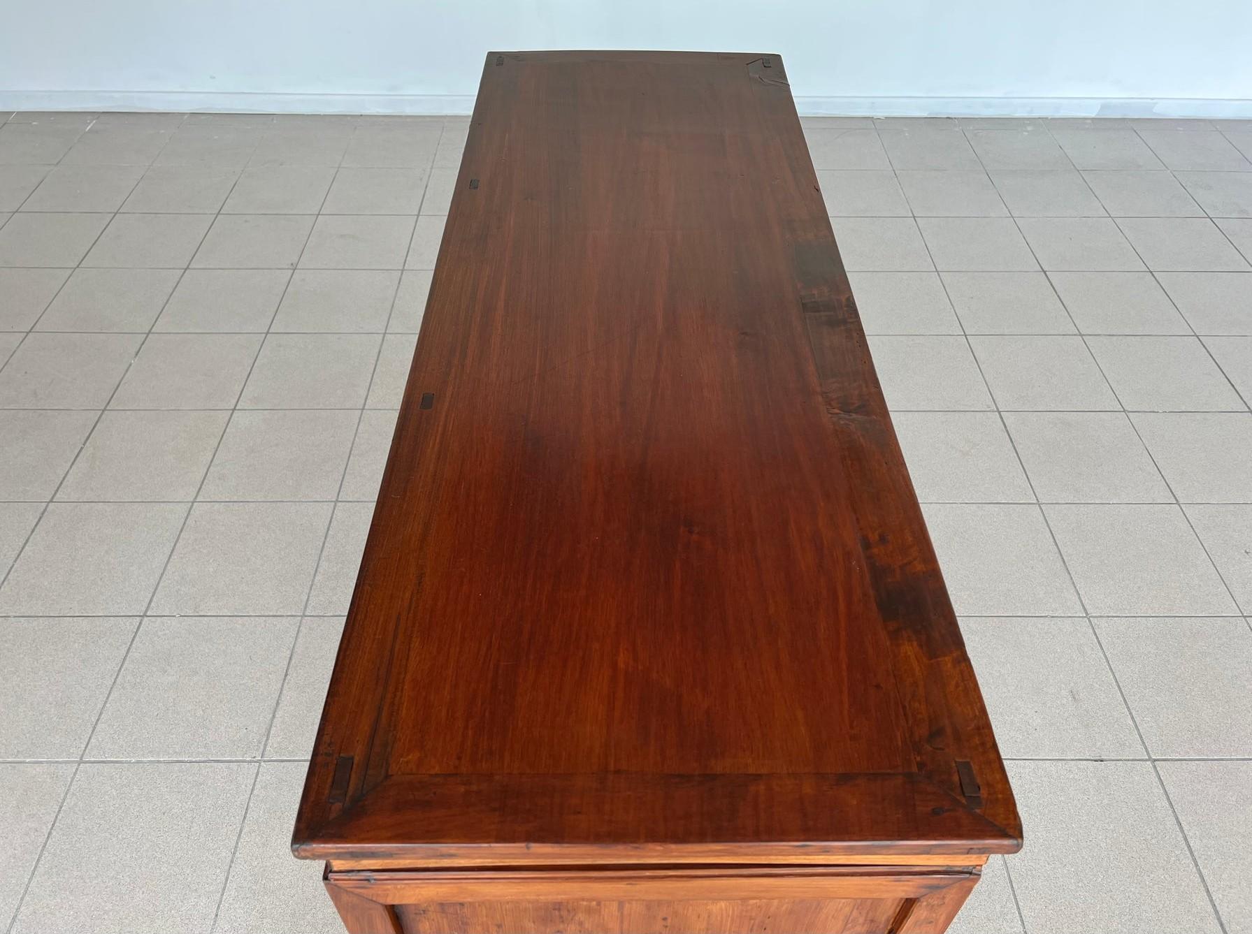 Antique Chinese Multi-Drawer Sideboard Buffet en Bastante bueno estado para la venta en Bridgeport, CT