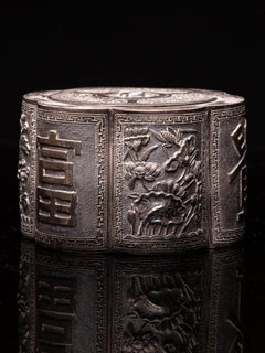 Antique Chinese Multi-Lobed Opium Box in Silver, Decorated with Reliefs with Ide