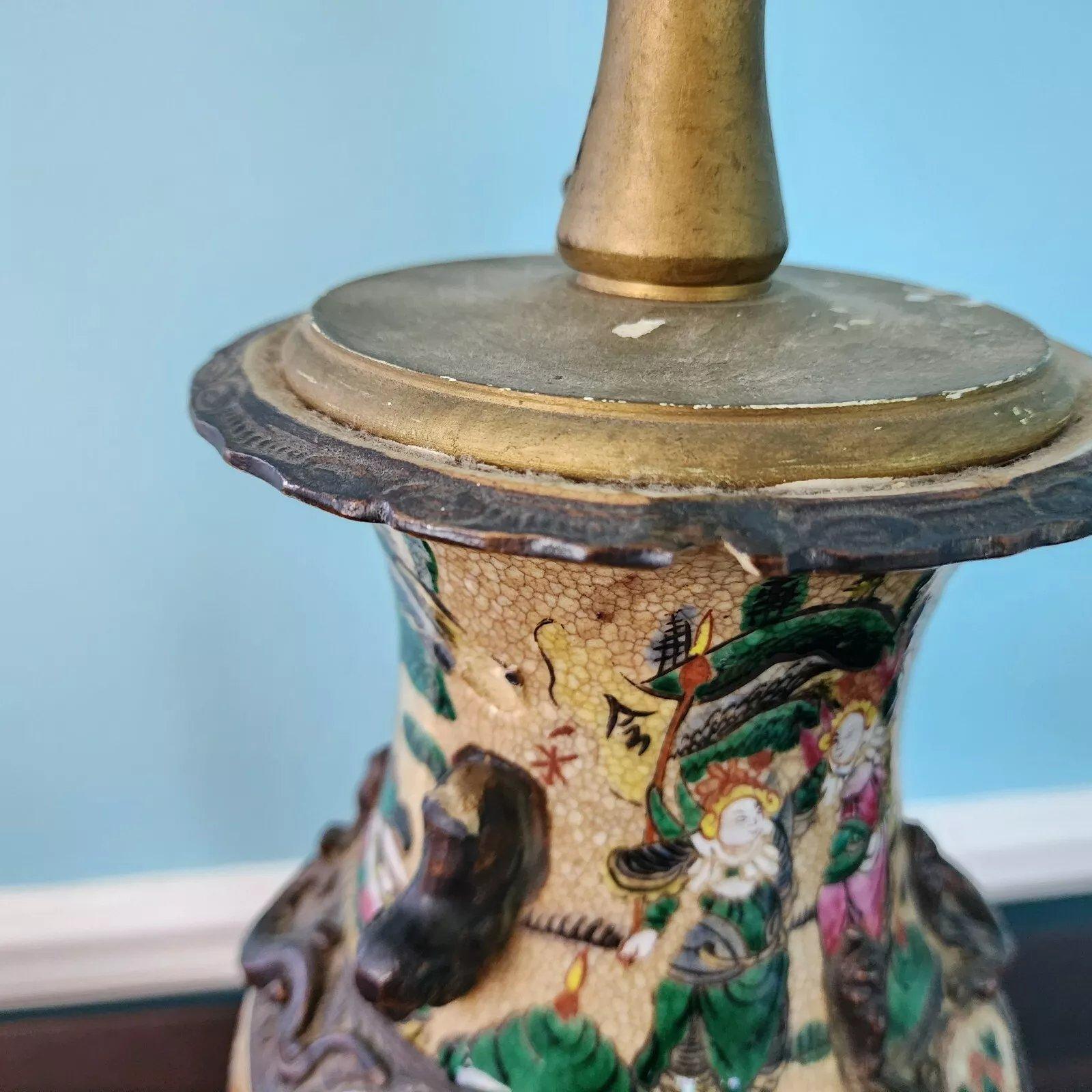 Ancienne lampe chinoise à vase de Nankin Dynastie Qing 19ème siècle en vente 11